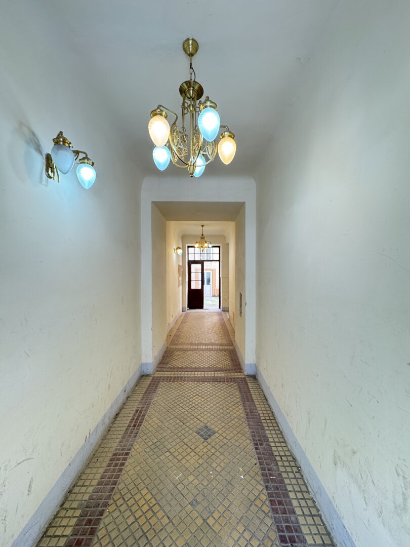 Altbau Juwel mit Potenzial – Ruhige Lage trifft historischen Charme