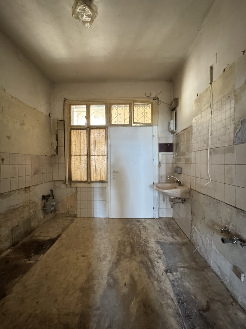 Stilvoller Altbau mit Sanierungspotenzial in Ruhelage – 2-Zimmer-Wohnung in 1200 Wien