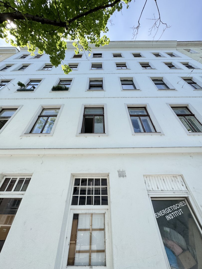 Stilvoller Altbau mit Sanierungspotenzial in Ruhelage – 2-Zimmer-Wohnung in 1200 Wien