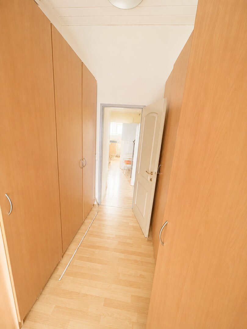 Sanierungsbedürftige Altbauwohnung mit Potenzial in Bestlage
