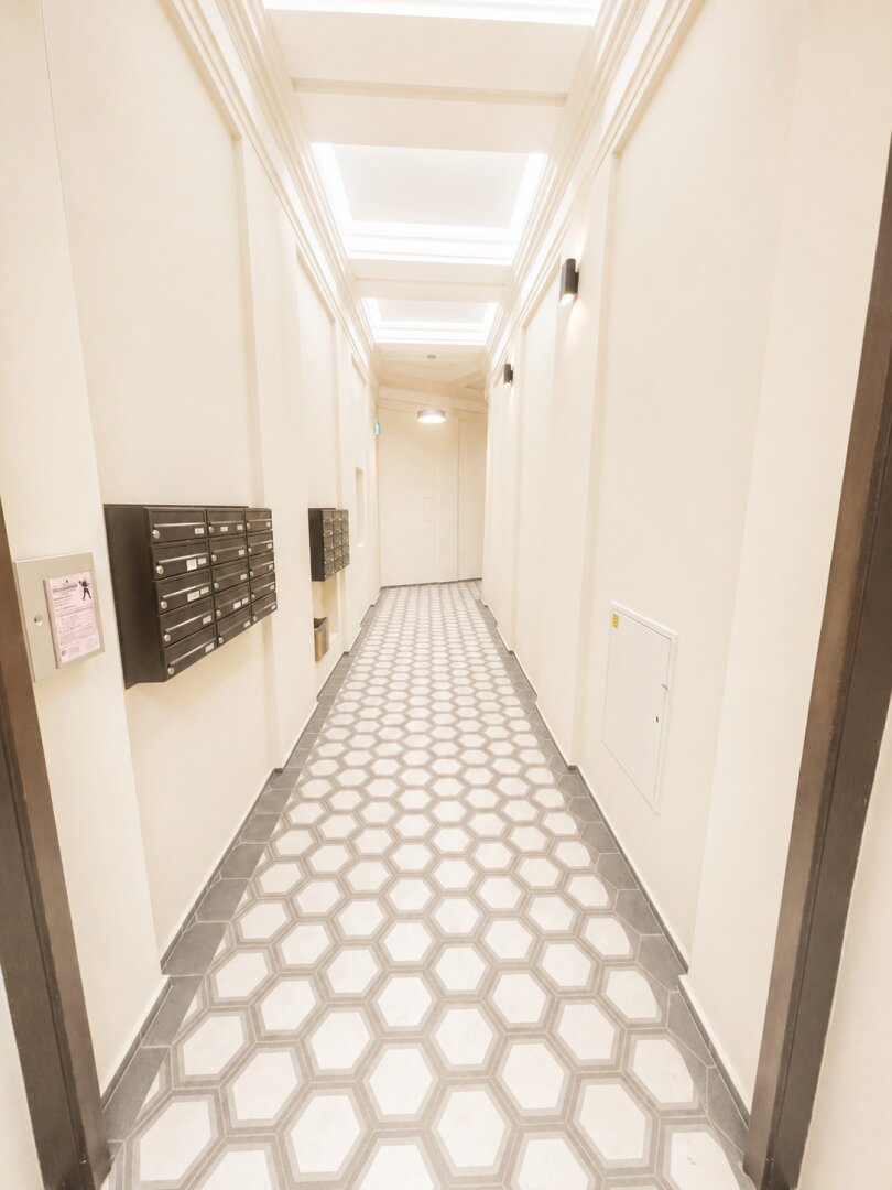 Sanierungsbedürftige Altbauwohnung mit Potenzial in Bestlage