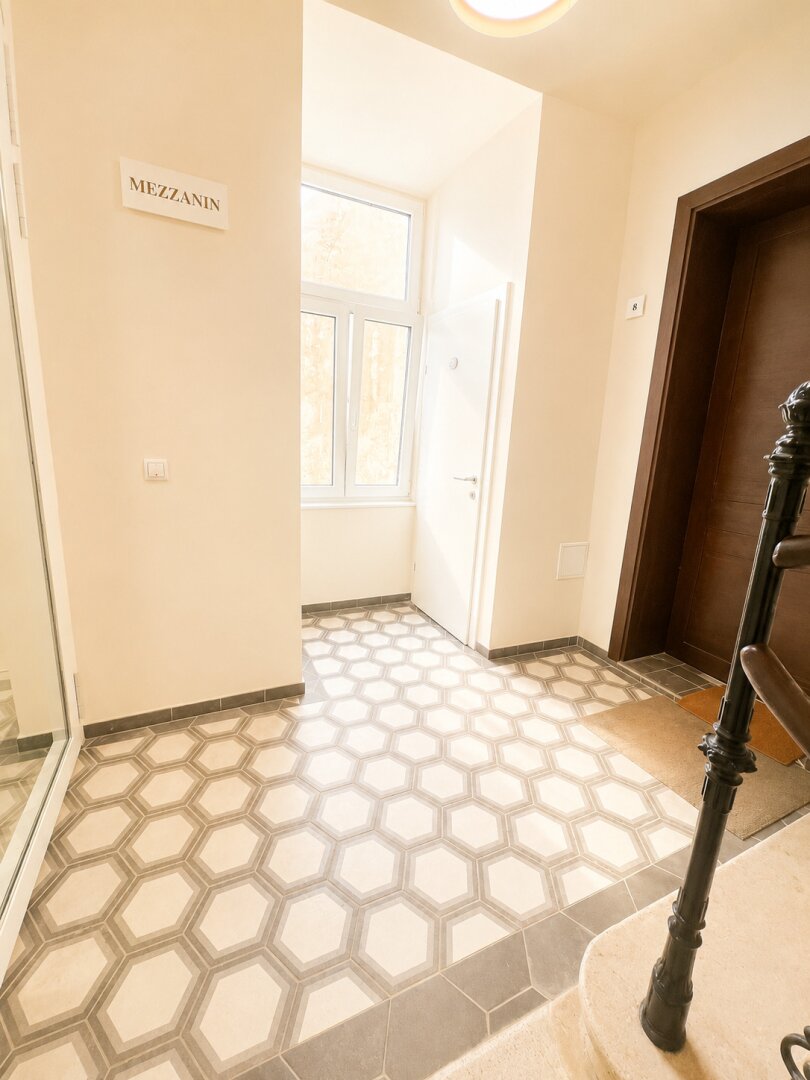 Sanierungsbedürftige Altbauwohnung mit Potenzial in Bestlage