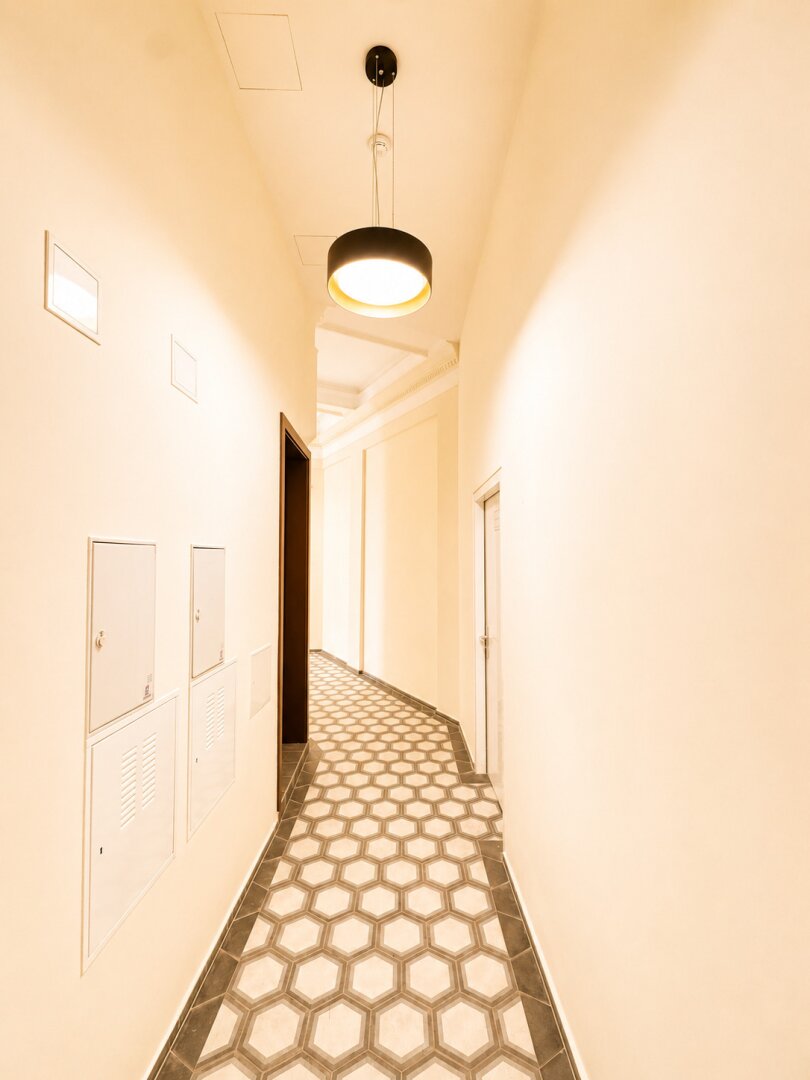 Sanierungsbedürftige Altbauwohnung mit Potenzial in Bestlage