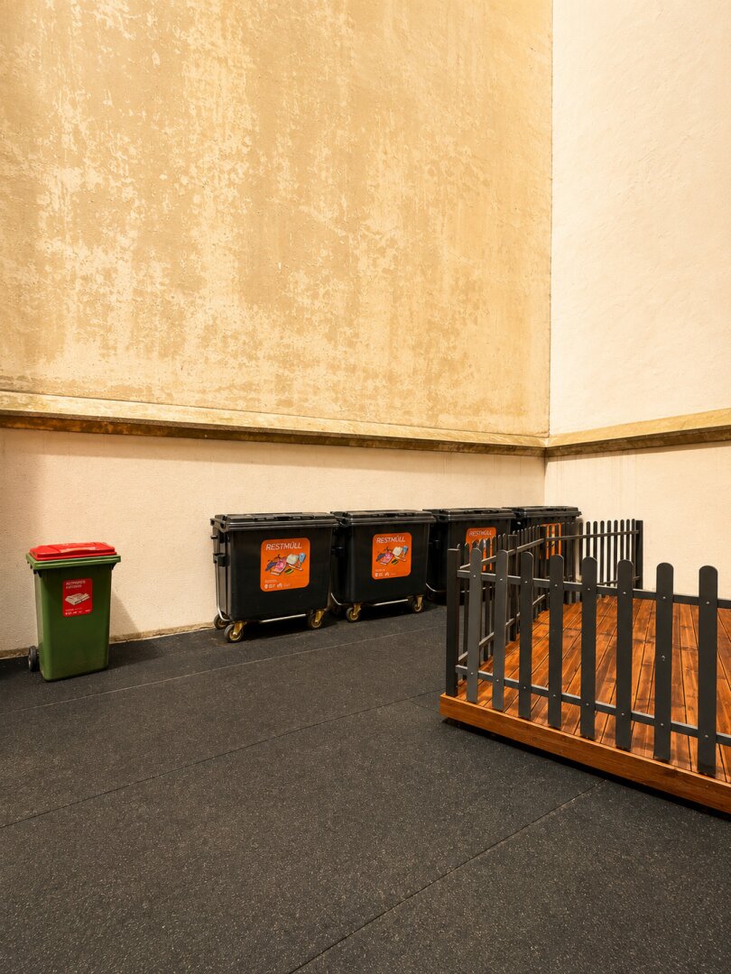 Sanierungsbedürftige Altbauwohnung mit Potenzial in Bestlage