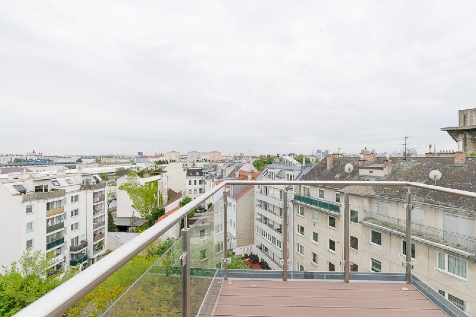 Exklusive Dachgeschosswohnung mit  2 Terrassen nahe Augarten – Ruhelage & Fernblick