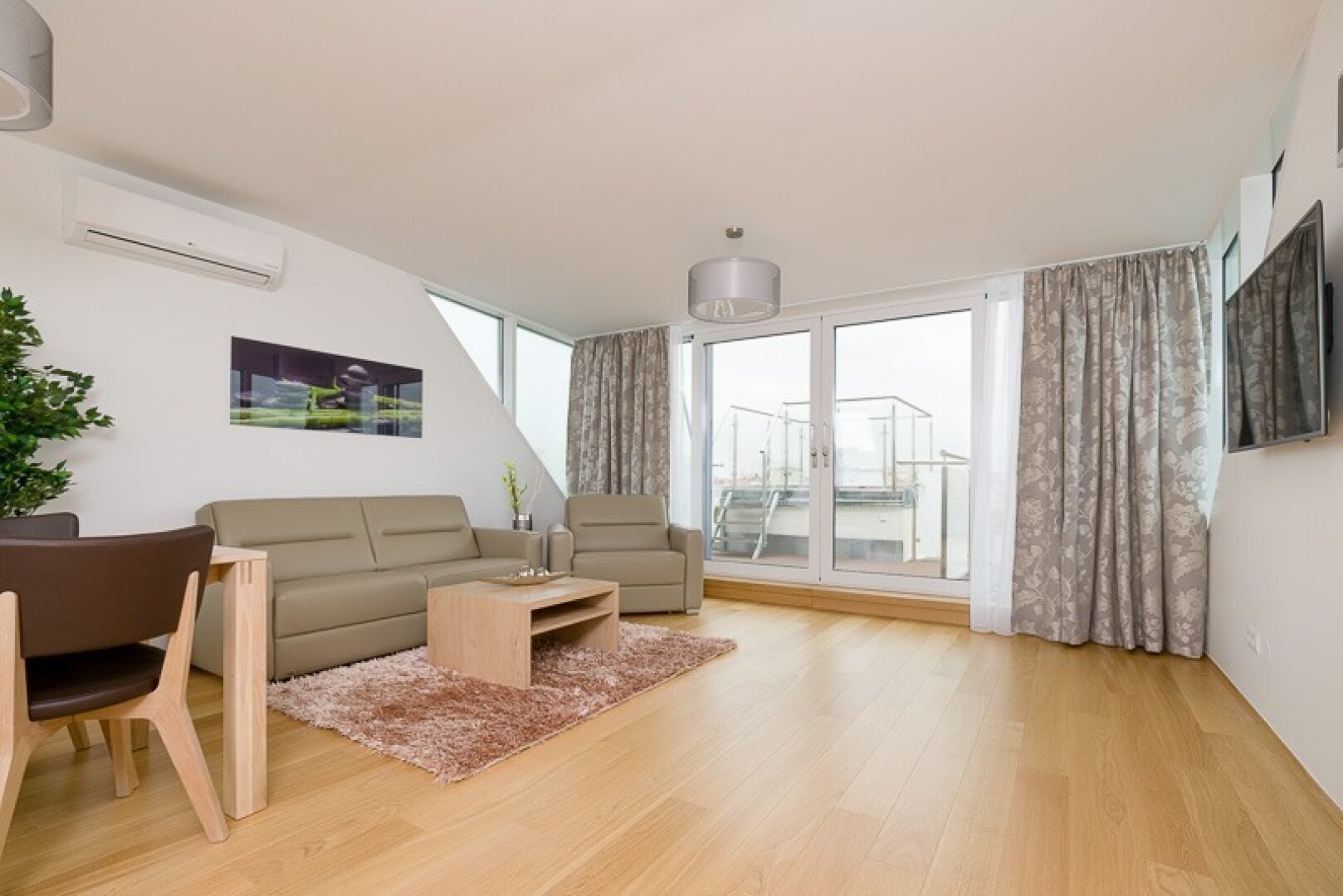 Exklusive Dachgeschosswohnung mit  2 Terrassen nahe Augarten – Ruhelage & Fernblick