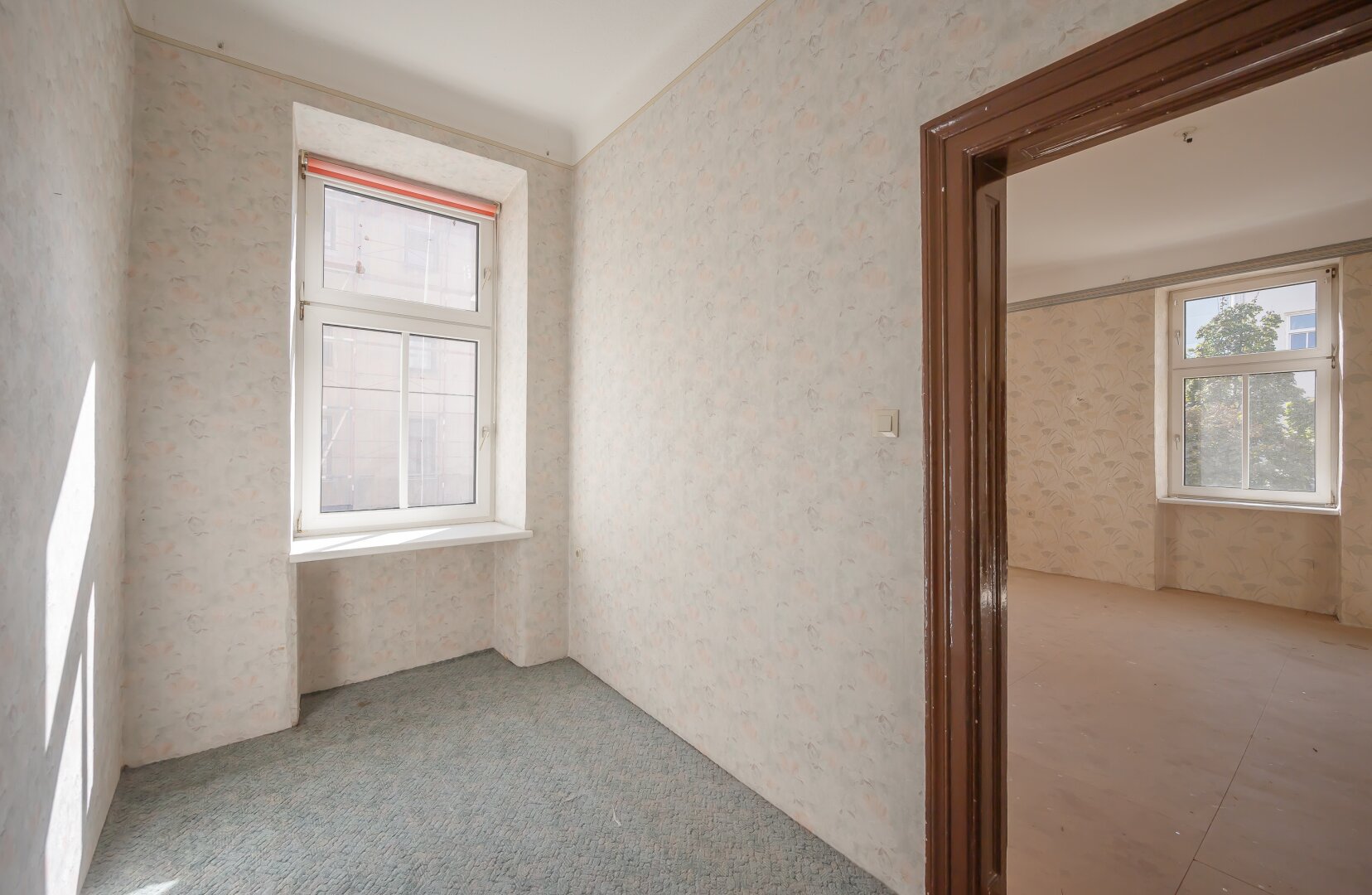 ++Q18++ Well-maintained 1-room old building flat with lots of potential