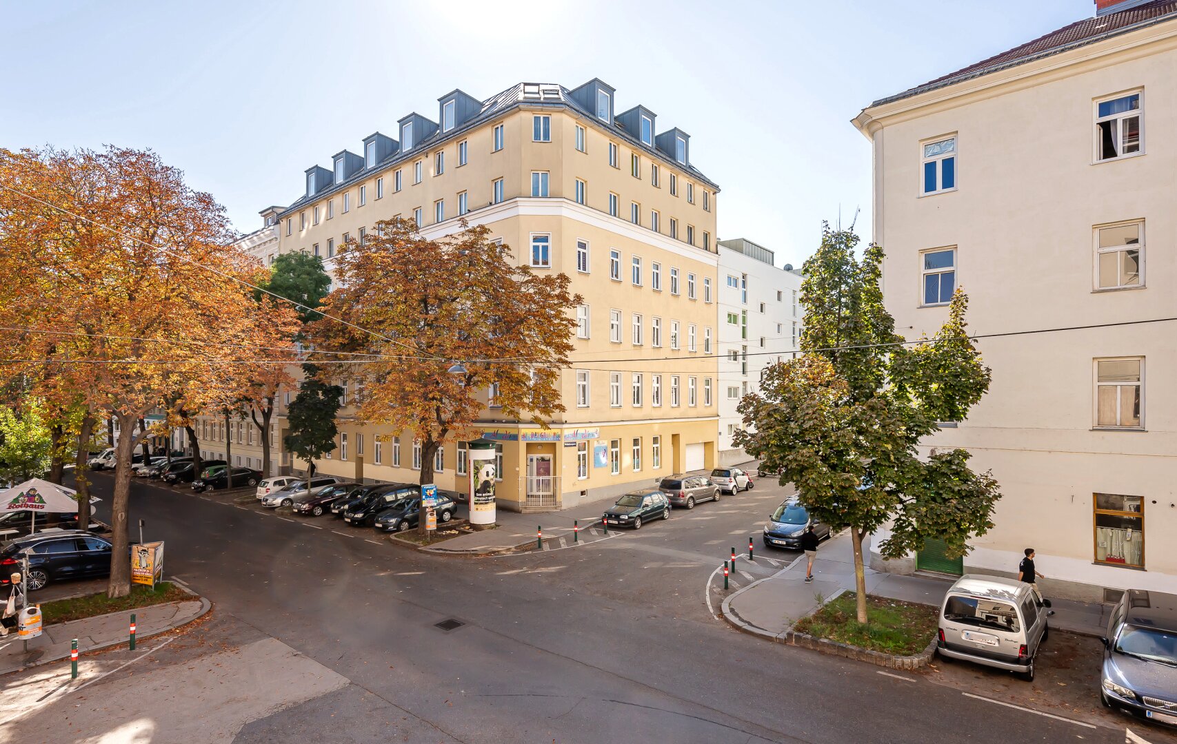 ++Q18++ Well-maintained 1-room old building flat with lots of potential