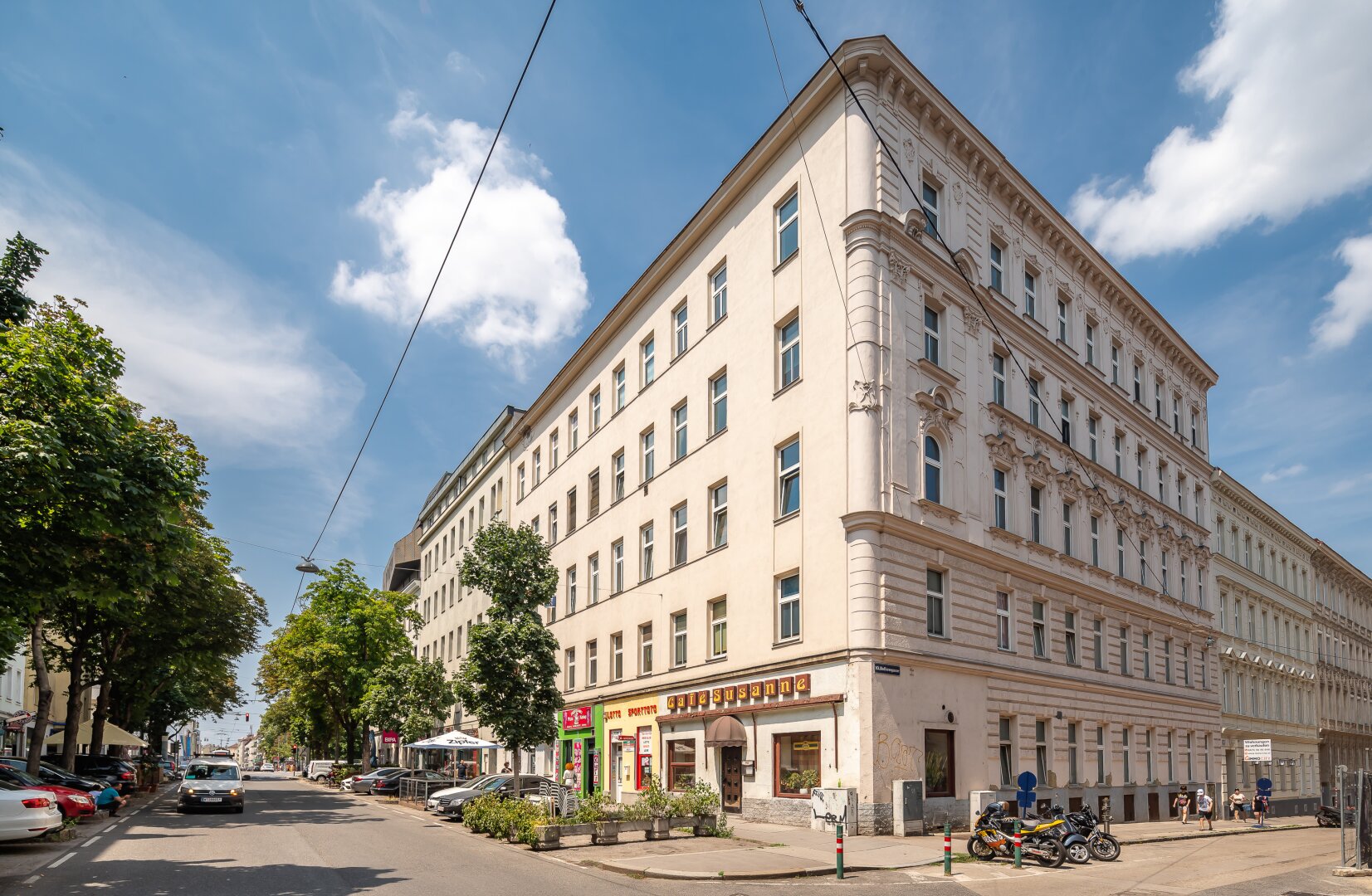 ++Q18++ Well-maintained 1-room old building flat with lots of potential