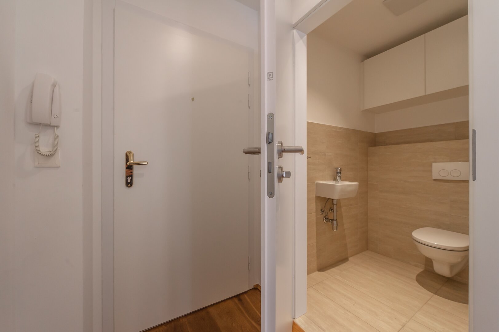 ++NEU++ Großartige 4-Zimmer DG-Wohnung mit 2 Terrassen und Einbaumöbeln!