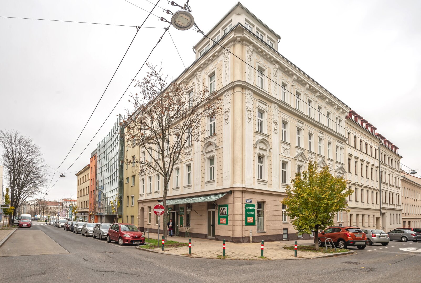 ++NEU++ Großartige 4-Zimmer DG-Wohnung mit 2 Terrassen und Einbaumöbeln!