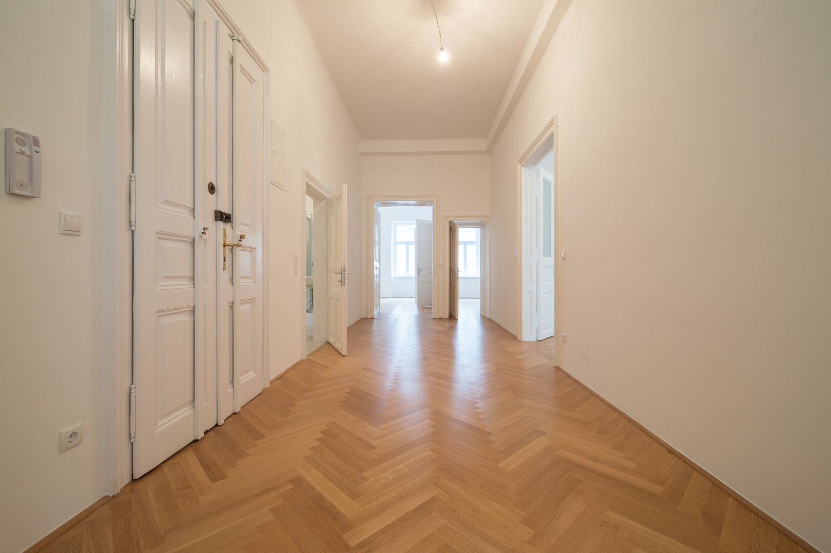 ++NEU++Kernsanierter Altbau ERSTBEZUG, 3 getrennte Zimmer+Küche in Citylage!!