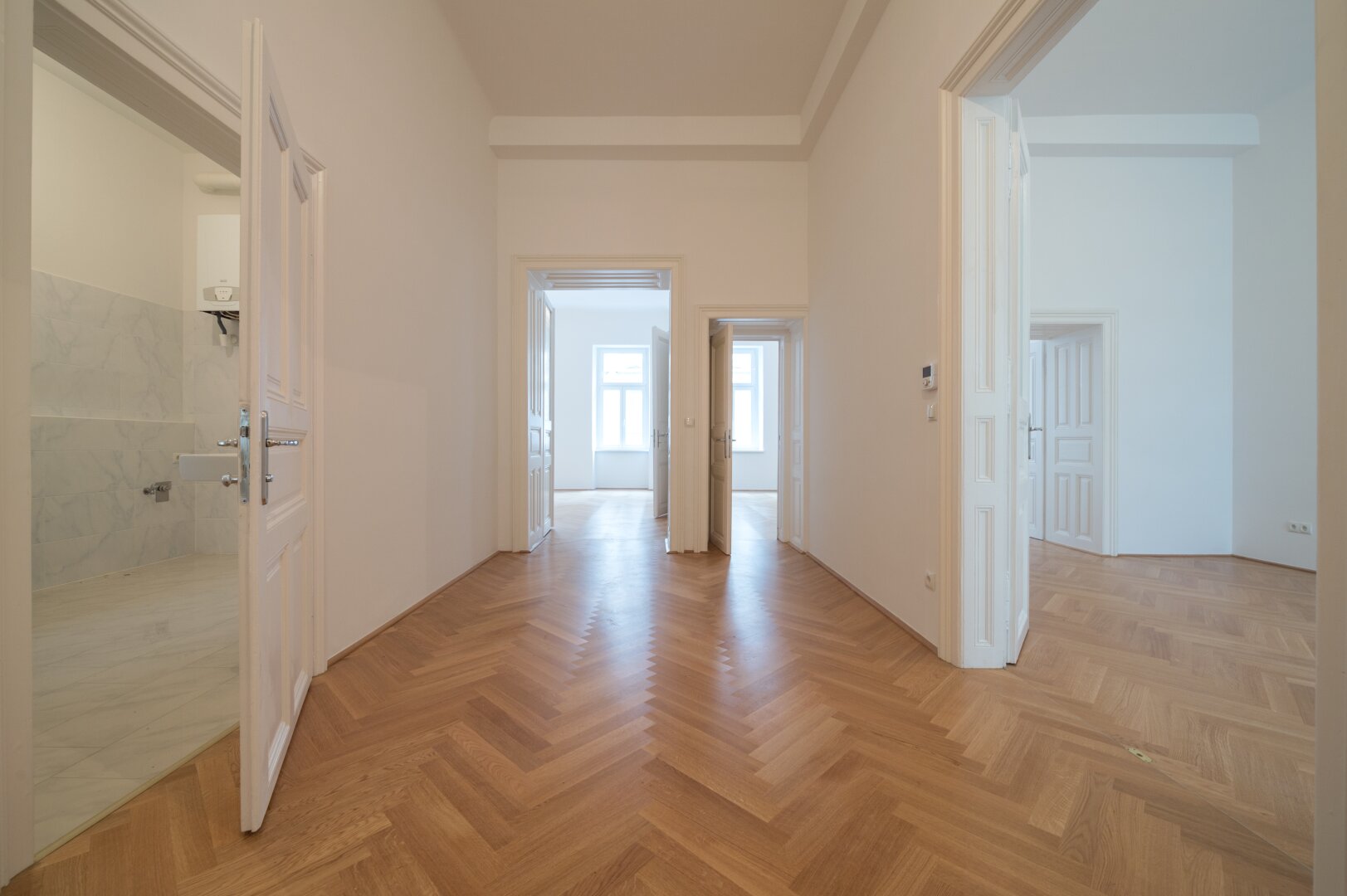 ++NEU++Kernsanierter Altbau ERSTBEZUG, 3 getrennte Zimmer+Küche in Citylage!!
