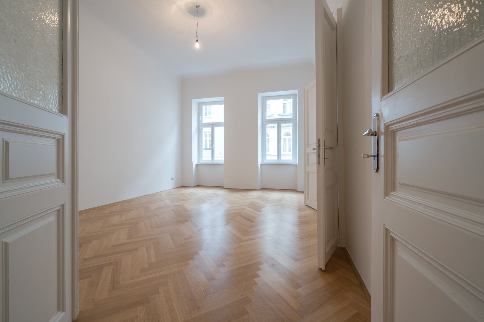 ++NEU++Kernsanierter Altbau ERSTBEZUG, 3 getrennte Zimmer+Küche in Citylage!!