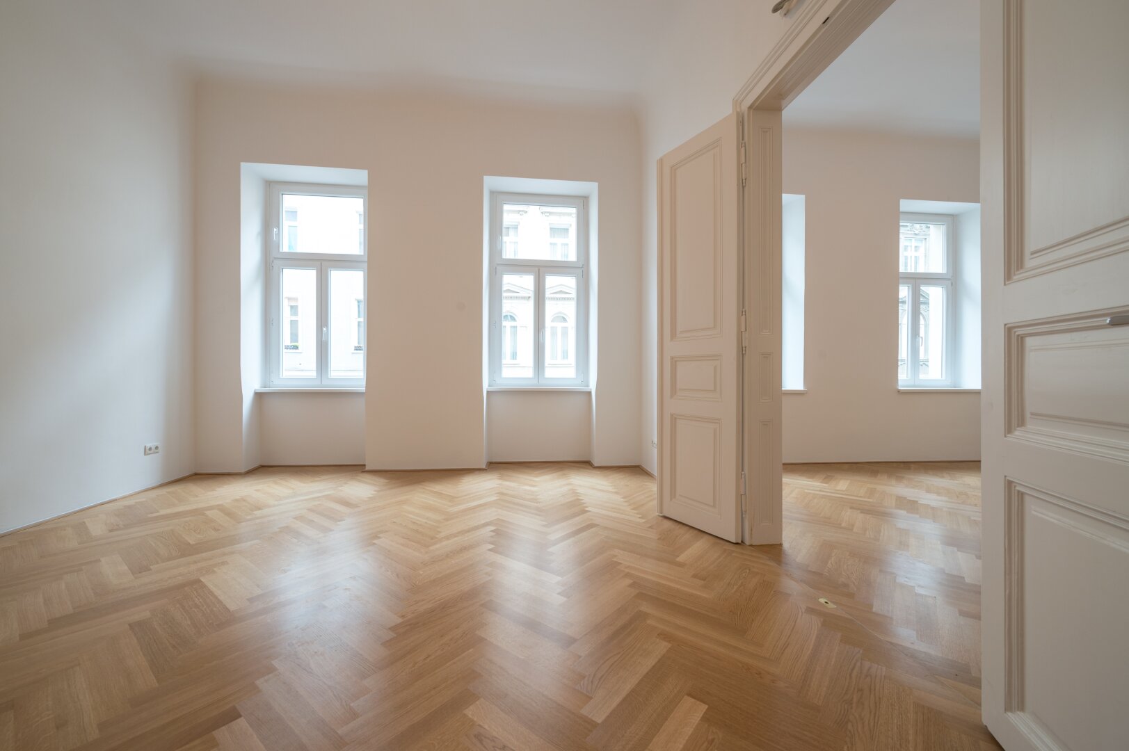 ++NEU++Kernsanierter Altbau ERSTBEZUG, 3 getrennte Zimmer+Küche in Citylage!!