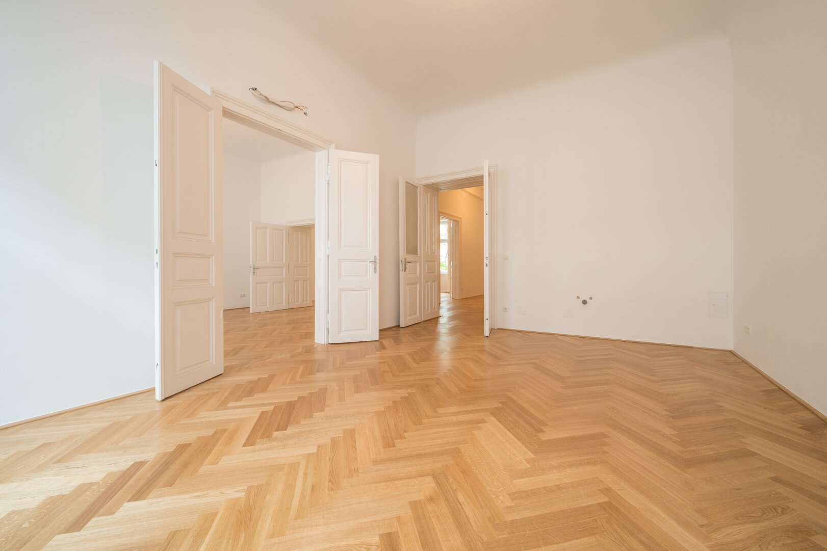 ++NEU++Kernsanierter Altbau ERSTBEZUG, 3 getrennte Zimmer+Küche in Citylage!!