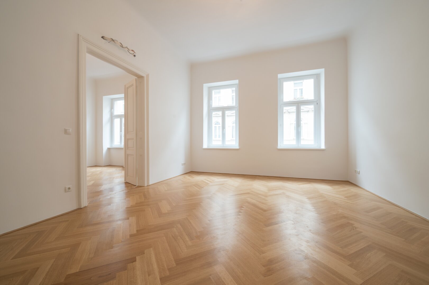 ++NEU++Kernsanierter Altbau ERSTBEZUG, 3 getrennte Zimmer+Küche in Citylage!!