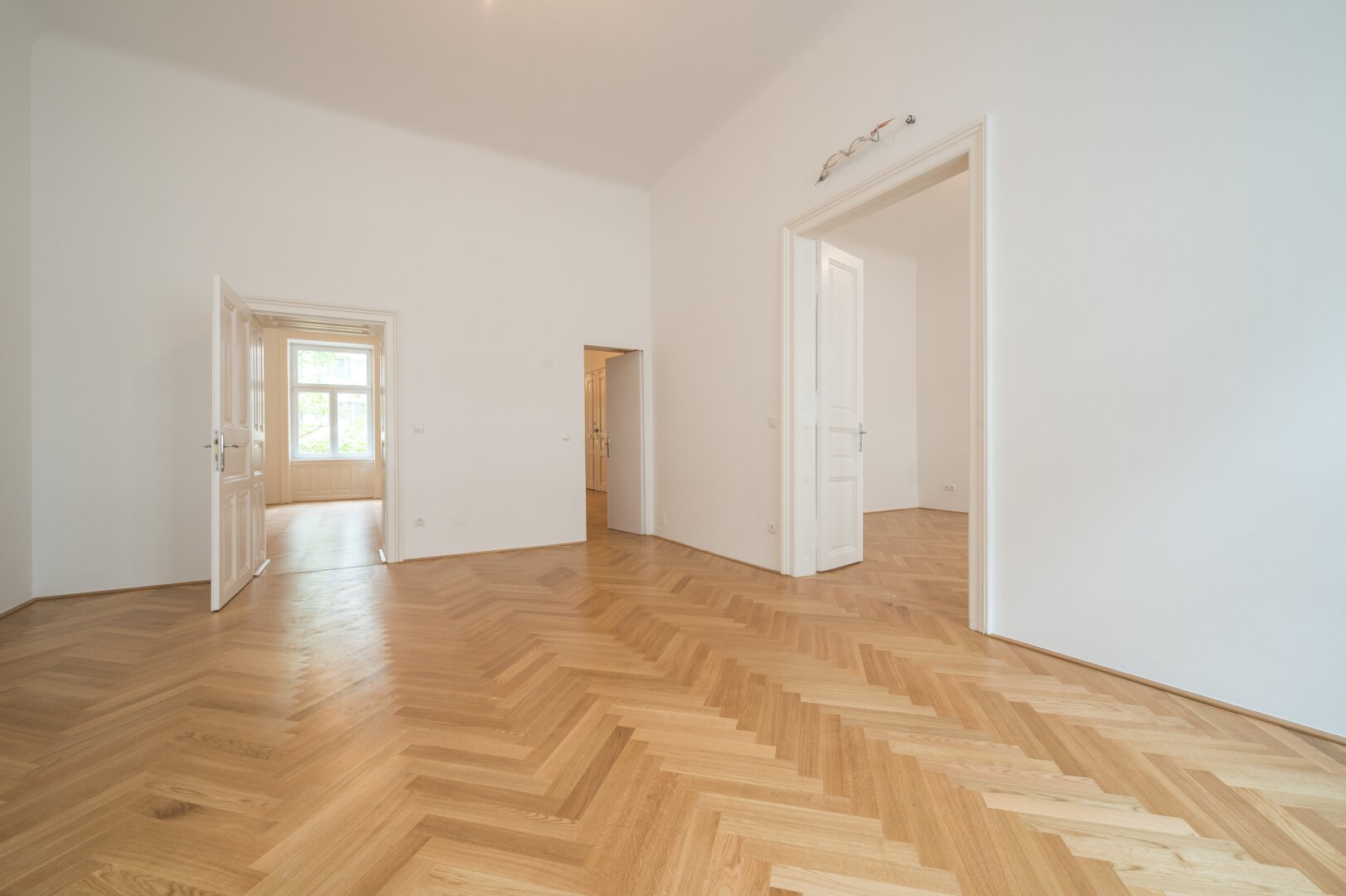 ++NEU++Kernsanierter Altbau ERSTBEZUG, 3 getrennte Zimmer+Küche in Citylage!!