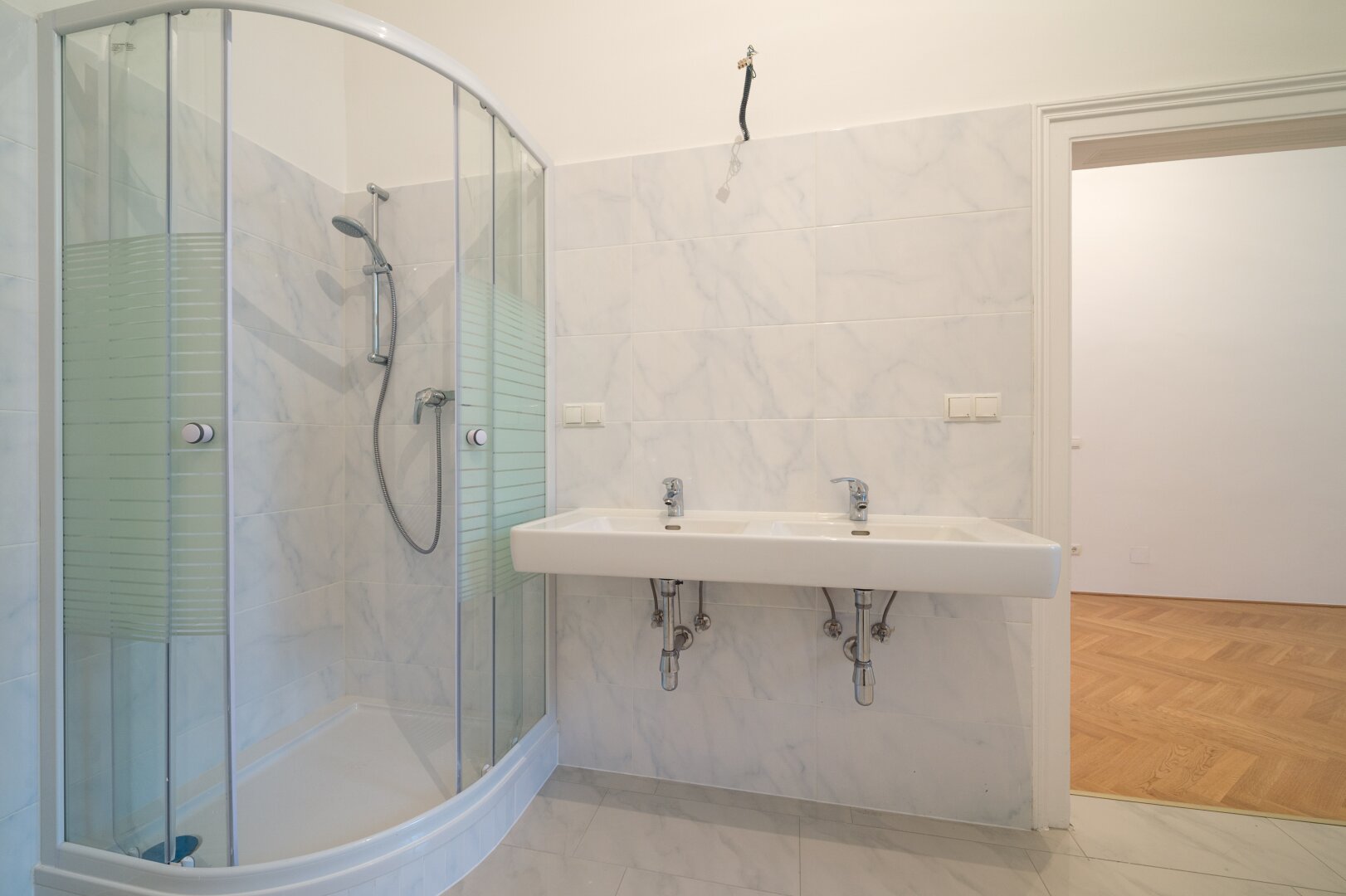 ++NEU++Kernsanierter Altbau ERSTBEZUG, 3 getrennte Zimmer+Küche in Citylage!!