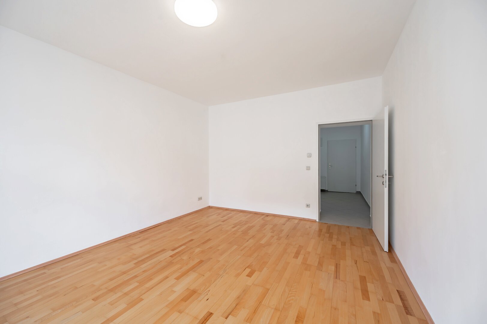 ++NEU++  2-Zimmer Altbau mit ca. 5m² Balkon/Loggia in sehr guter Lage!