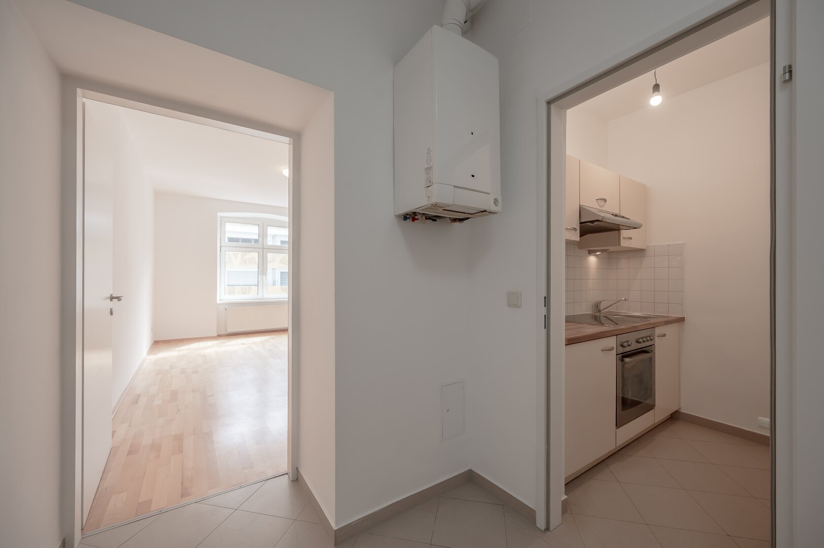 ++NEU++  2-Zimmer Altbau mit ca. 5m² Balkon/Loggia in sehr guter Lage!