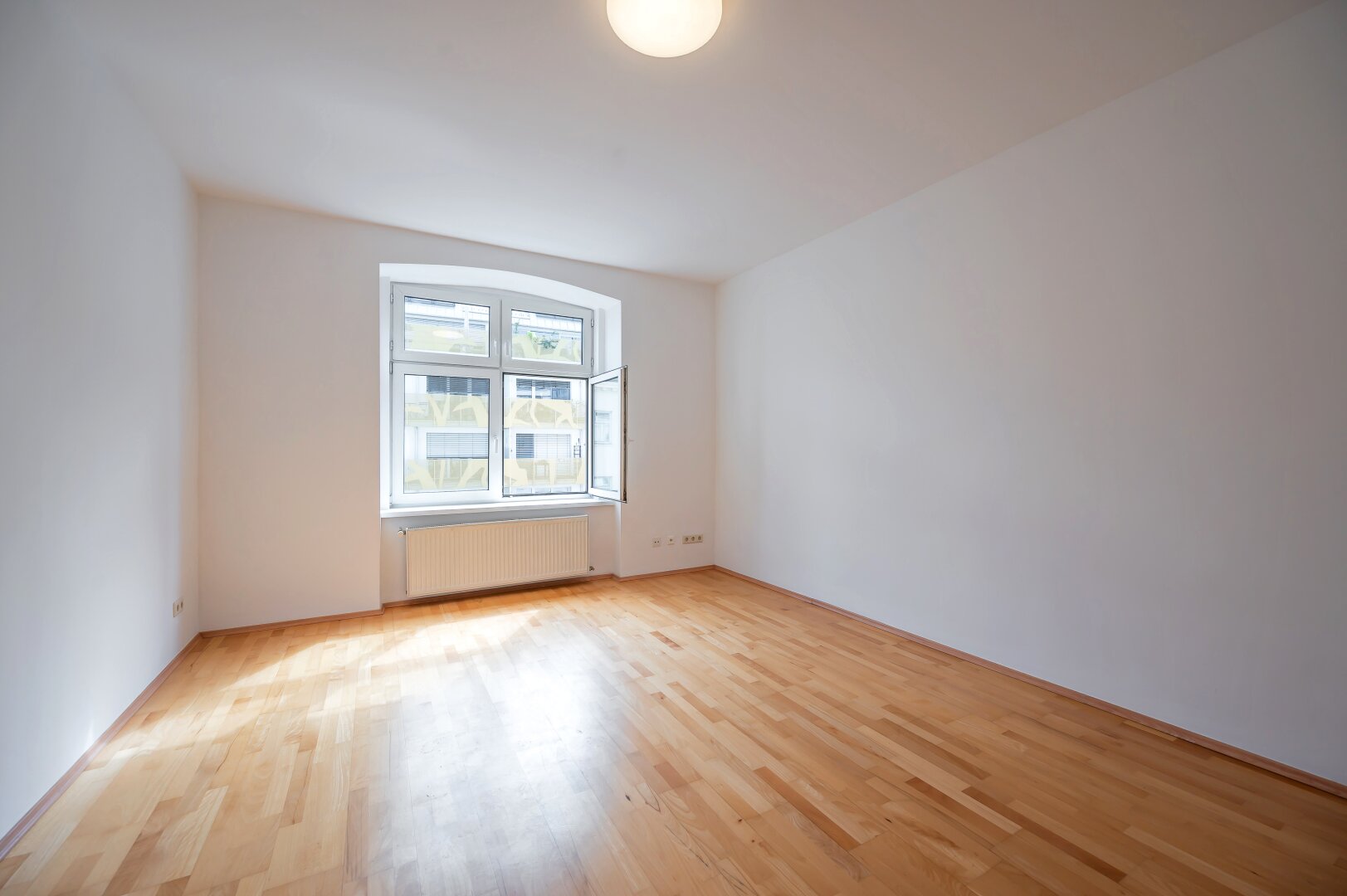++NEU++  2-Zimmer Altbau mit ca. 5m² Balkon/Loggia in sehr guter Lage!