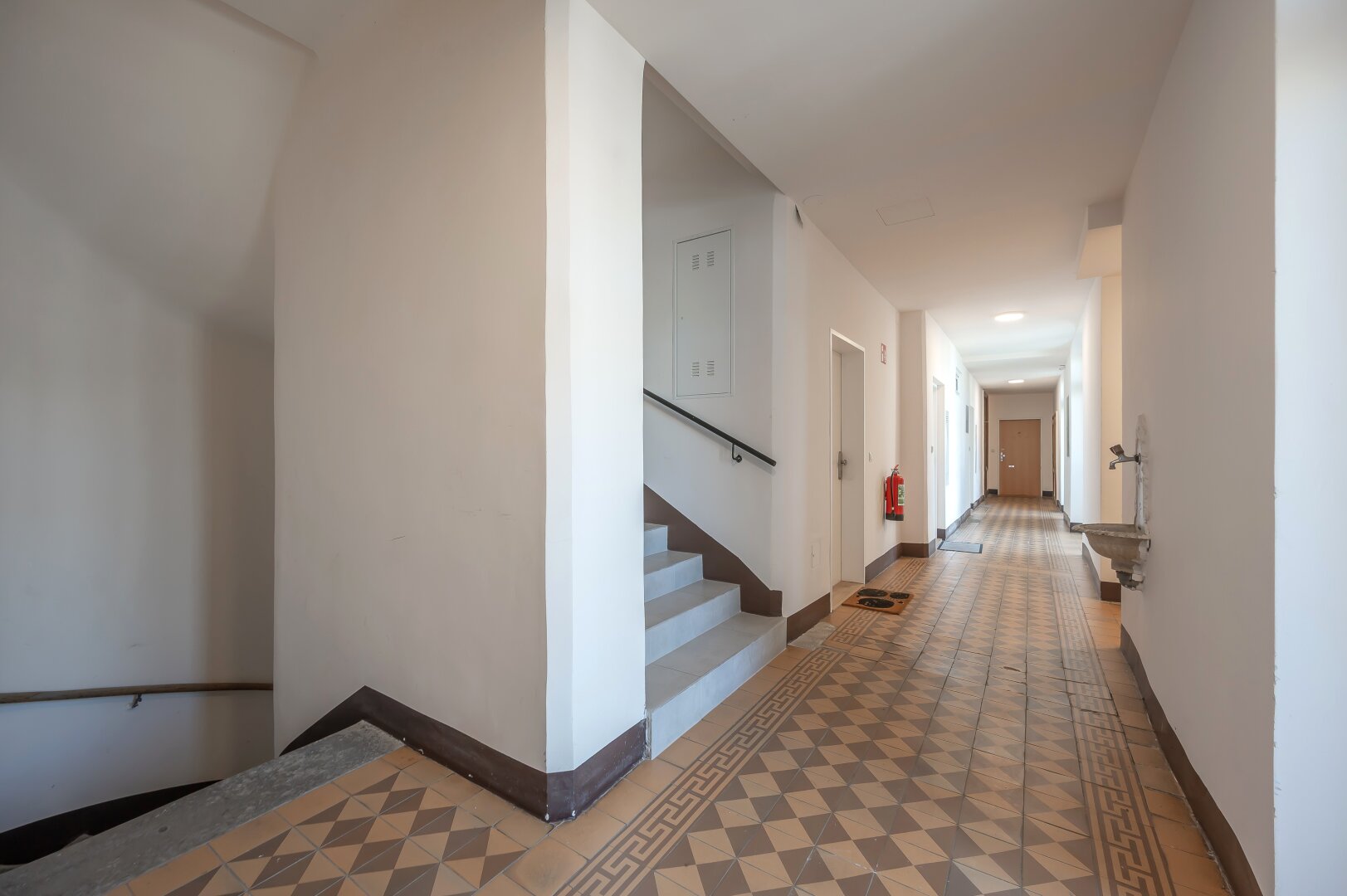 ++NEU++  2-Zimmer Altbau mit ca. 5m² Balkon/Loggia in sehr guter Lage!
