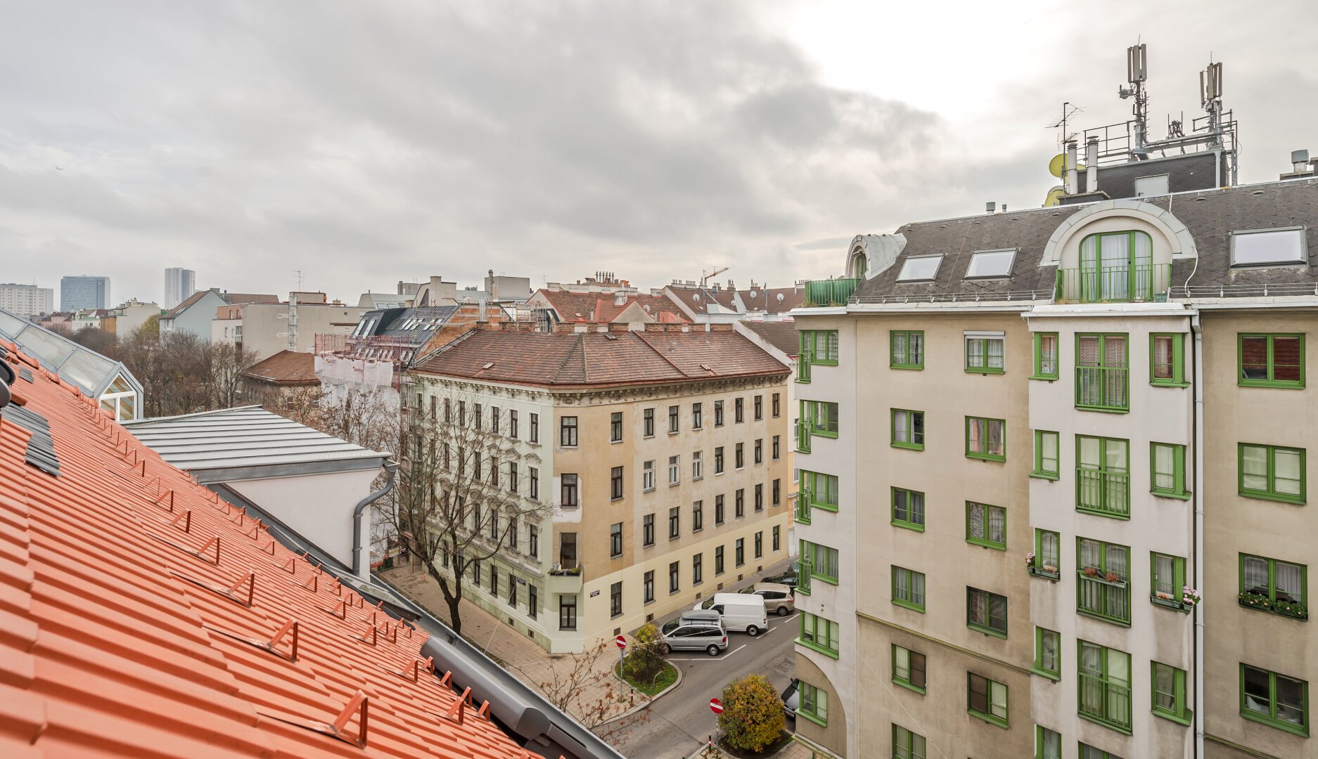 ++NEU++ Großartige 4-Zimmer DG-Wohnung mit 2 Terrassen und Einbaumöbeln!