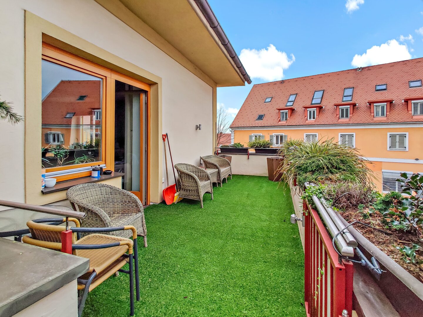 Vielfältiges Potential in Straden. - Gastro-Pension mit Betrieb, Wohnung und umfassenden Nebenflächen.