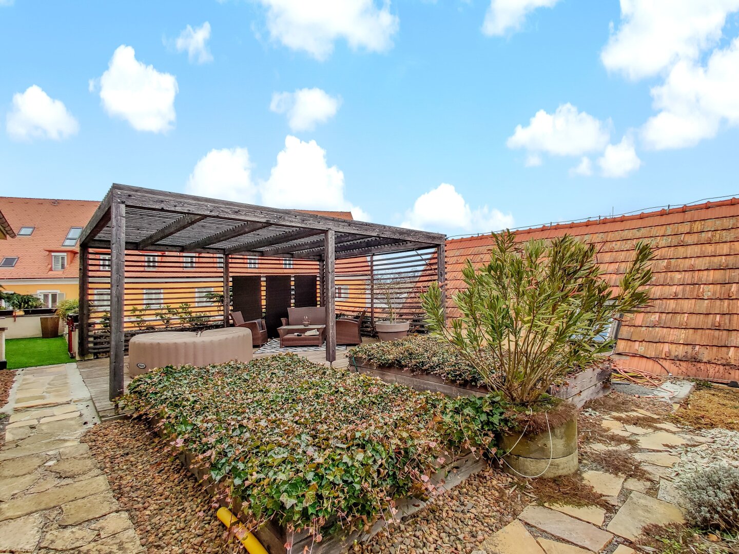 Vielfältiges Potential in Straden. - Gastro-Pension mit Betrieb, Wohnung und umfassenden Nebenflächen.