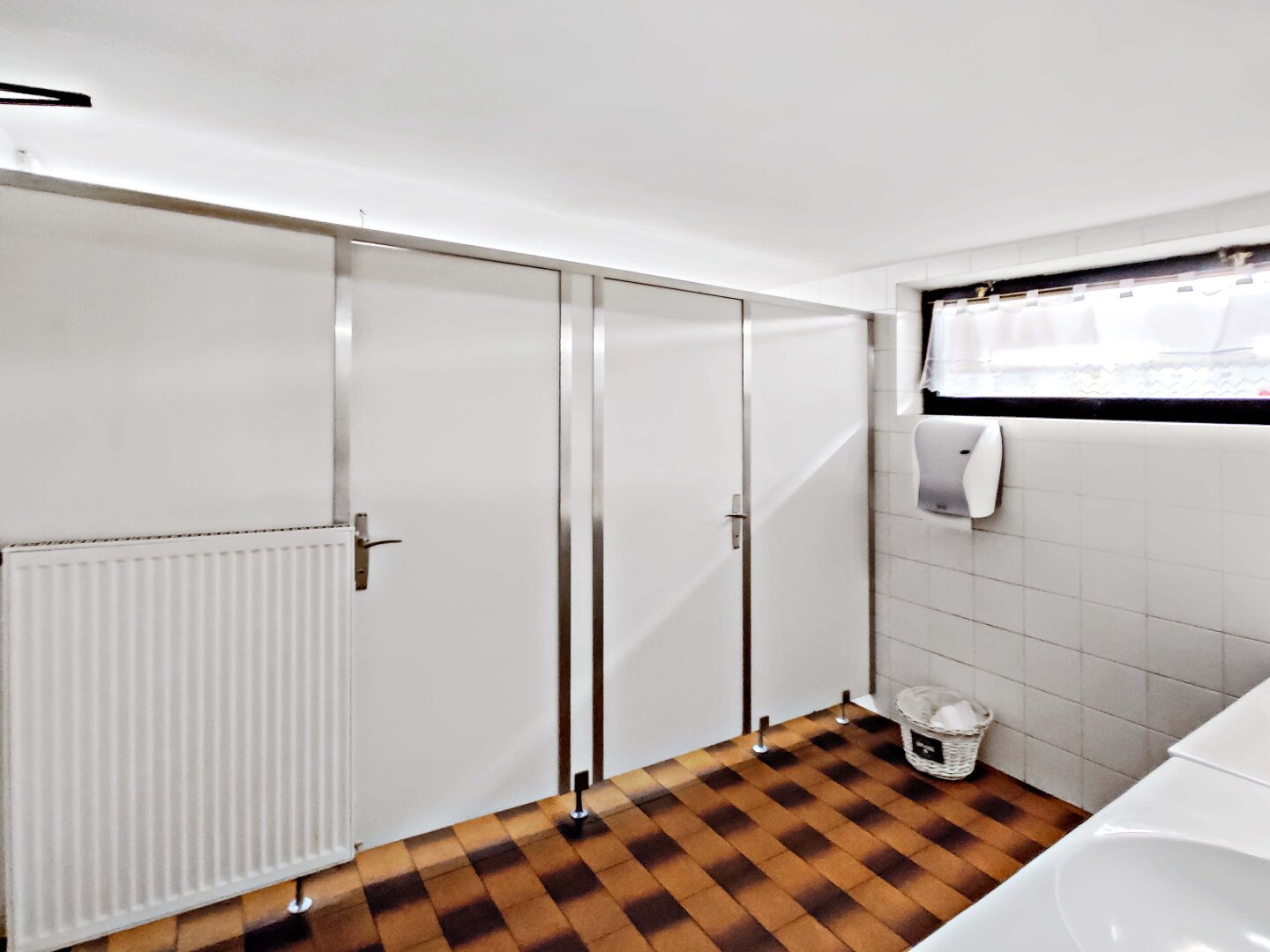 Vielfältiges Potential in Straden. - Gastro-Pension mit Betrieb, Wohnung und umfassenden Nebenflächen.
