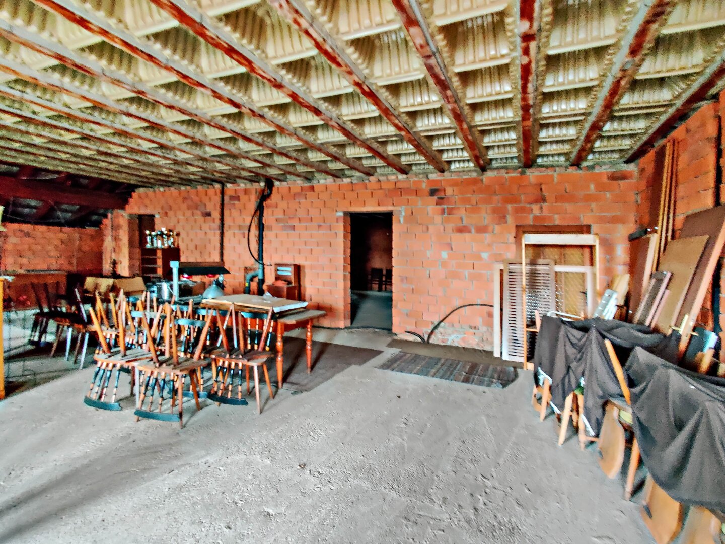 Vielfältiges Potential in Straden. - Gastro-Pension mit Betrieb, Wohnung und umfassenden Nebenflächen.