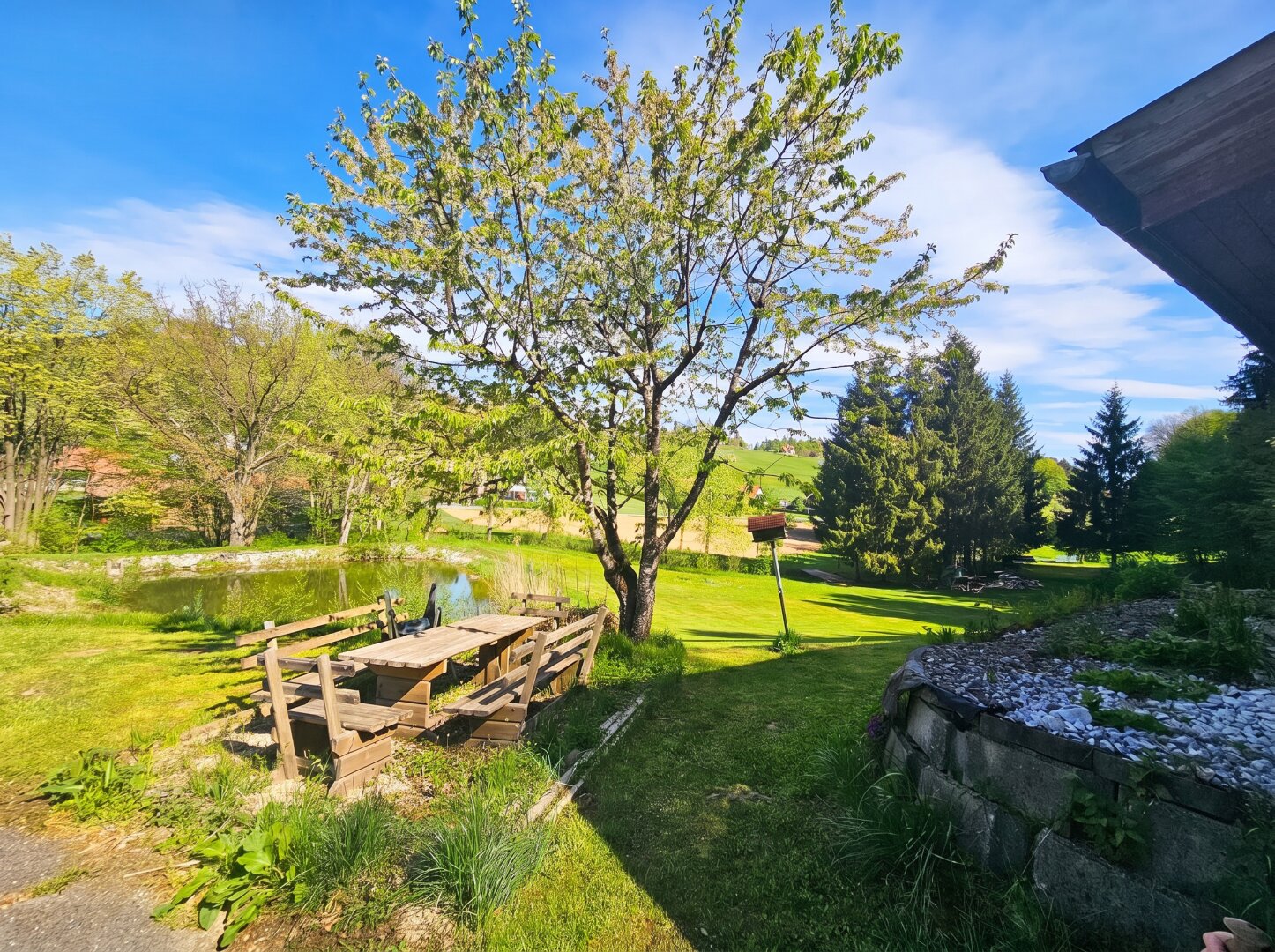 Naturnahes Freizeitgrundstück mit zwei Fischteichen und Holzhütte in Heimschuh