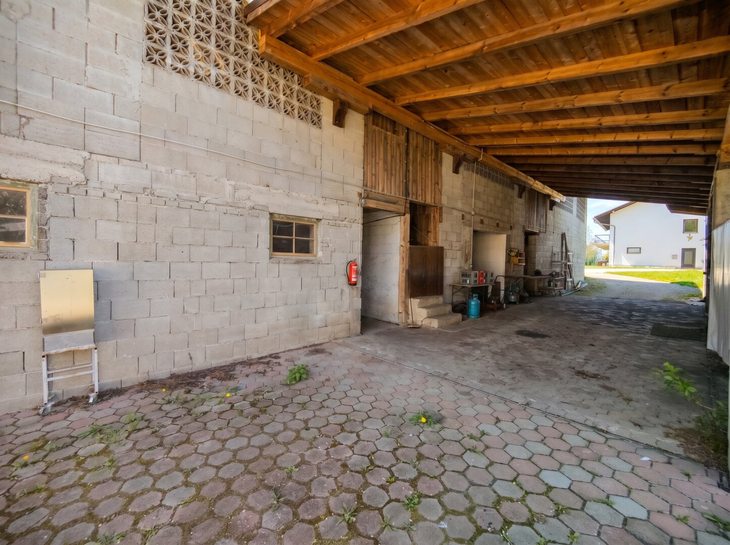 „Seltene Landgut-Liegenschaft nahe Wörthersee: Bauernhaus mit Stallung und rund 9,56 ha Grundbesitz“