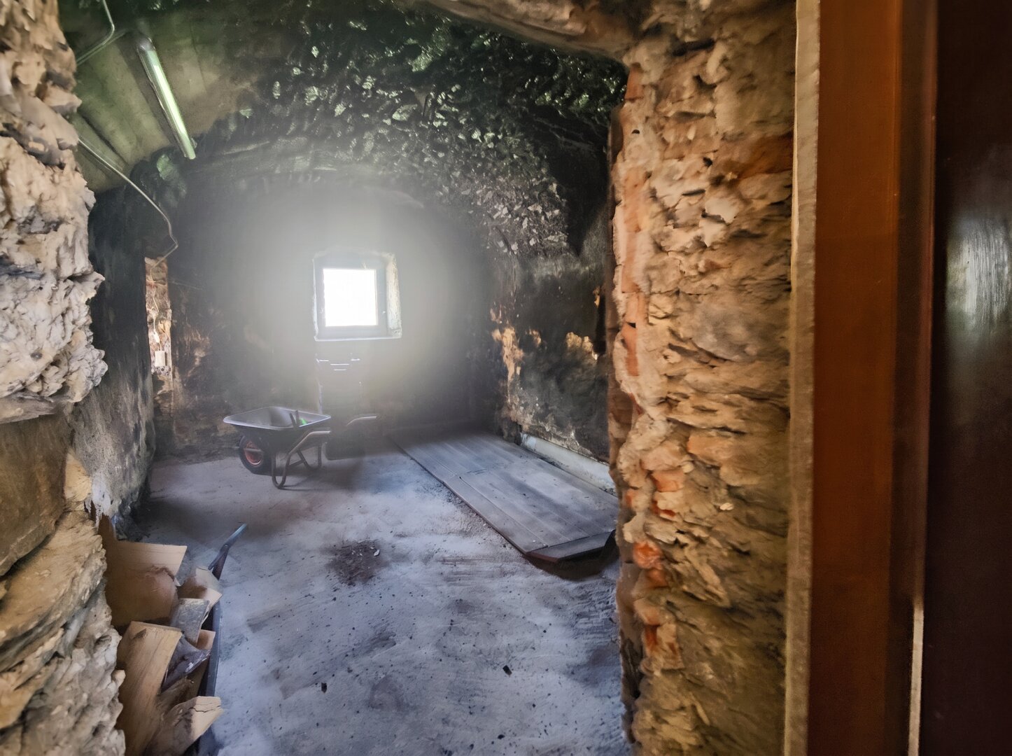 „Seltene Landgut-Liegenschaft nahe Wörthersee: Bauernhaus mit Stallung und rund 9,56 ha Grundbesitz“