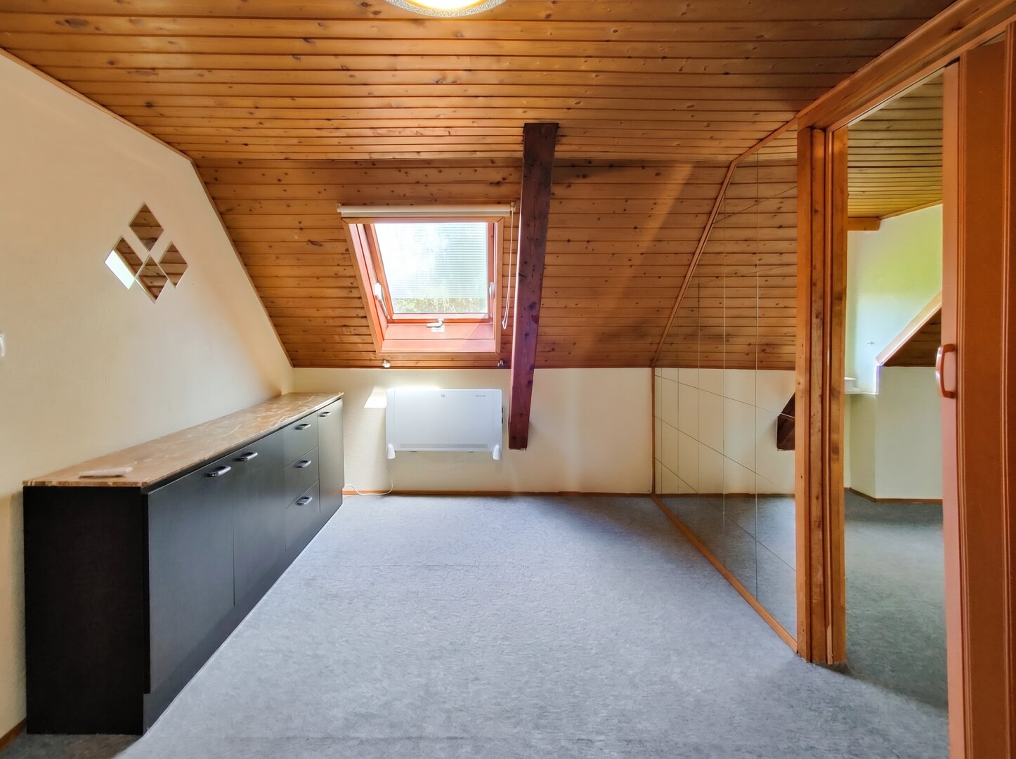 Gemütliche Altbau-Dachgeschosswohnung nahe TU Graz & Innenstadt. - Auch für Anleger attraktiv!