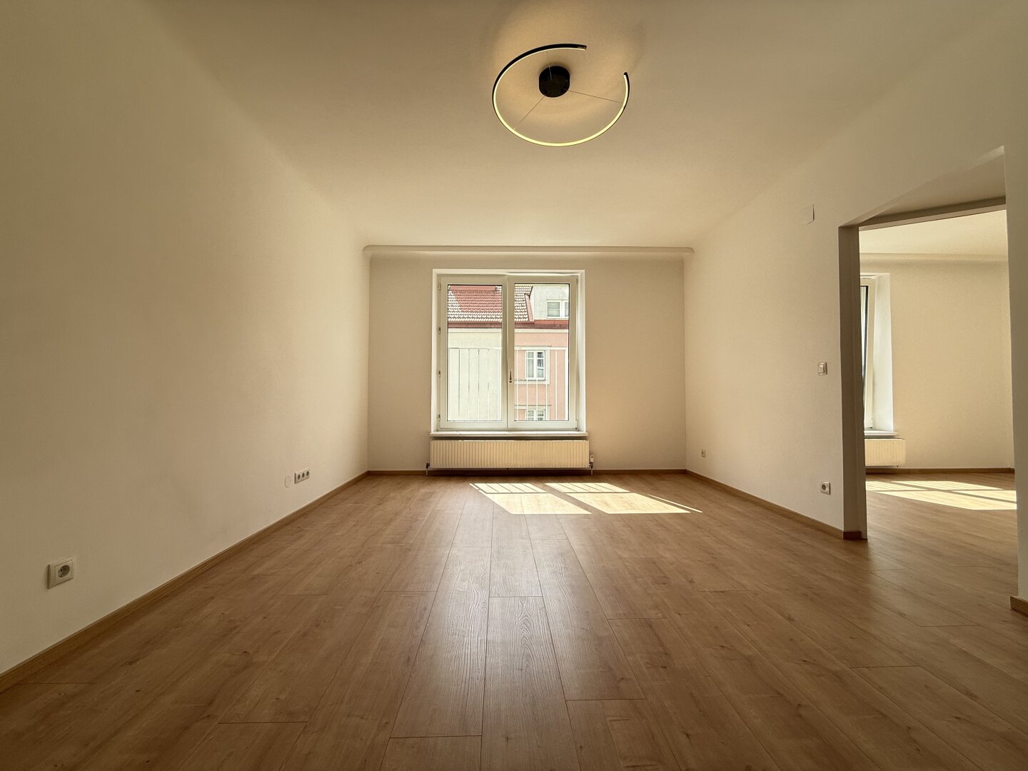 Sanierte 4 Zimmer Wohnung in ruhiger Lage! Neues Badezimmer & WC!