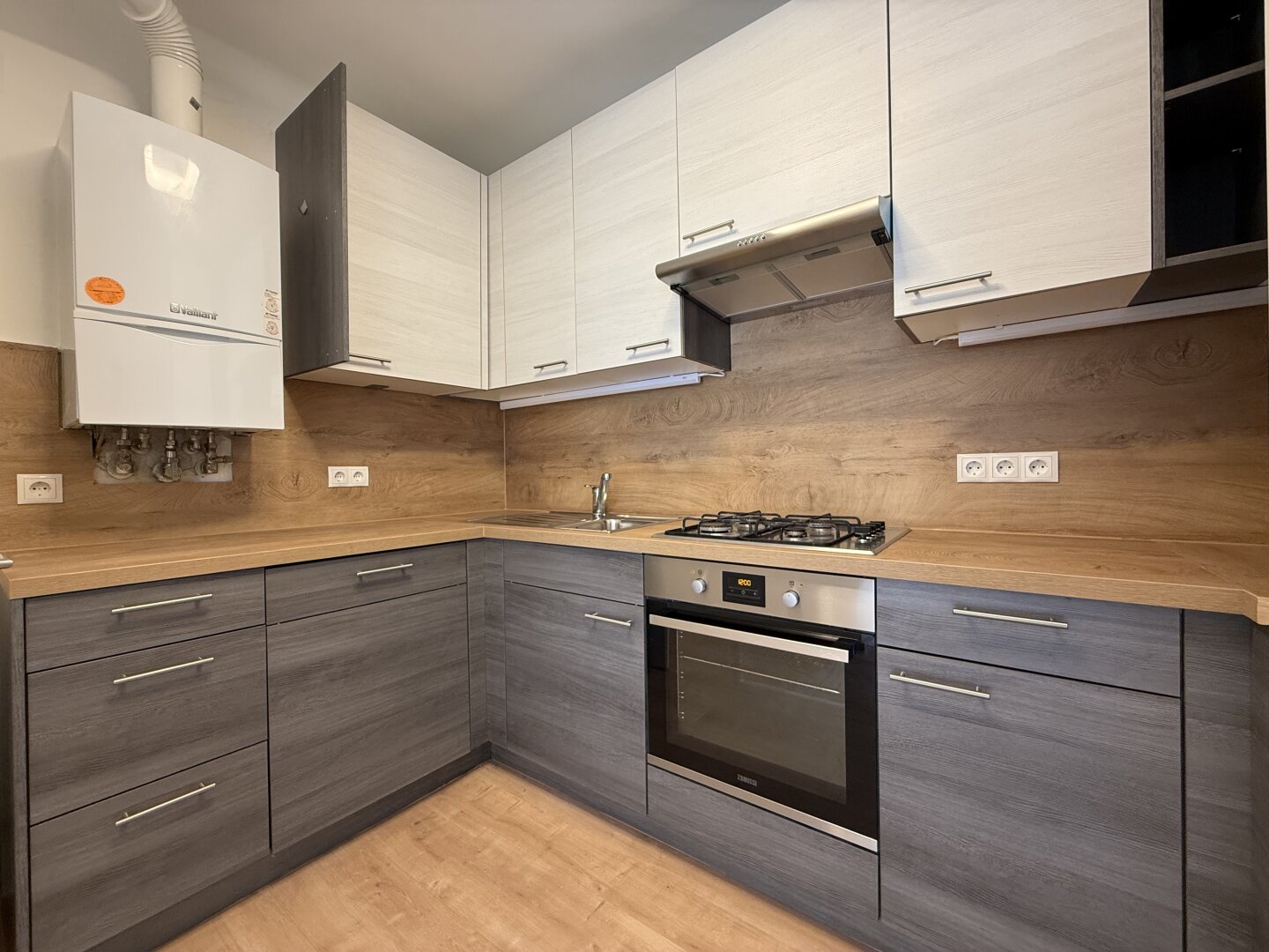 4 Zimmer Wohnung | Ruhig | Saniert | 83 m² | neues Bad & WC | Sofort verfügbar