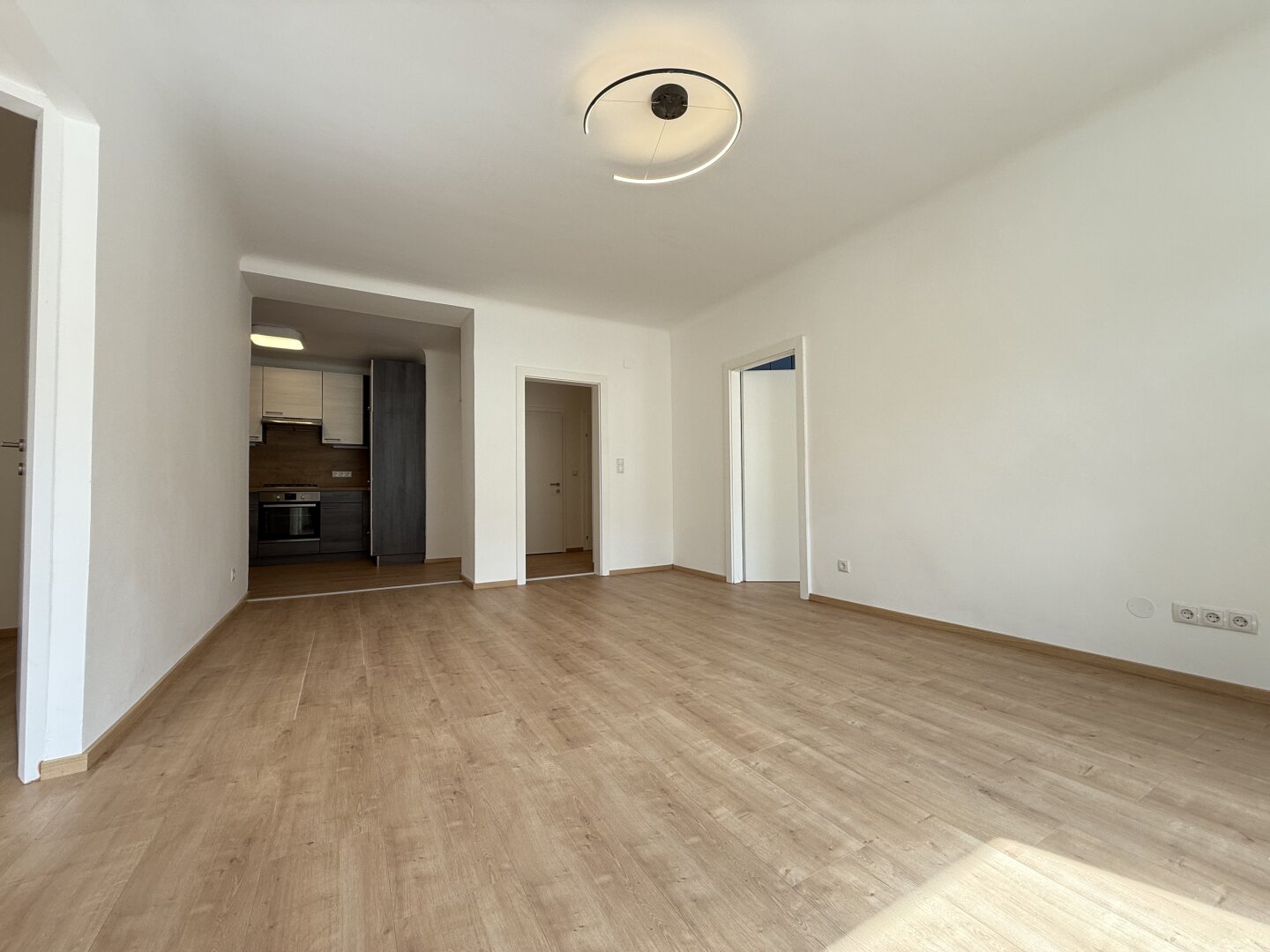 4 Zimmer Wohnung | Ruhig | Saniert | 83 m² | neues Bad & WC | Sofort verfügbar