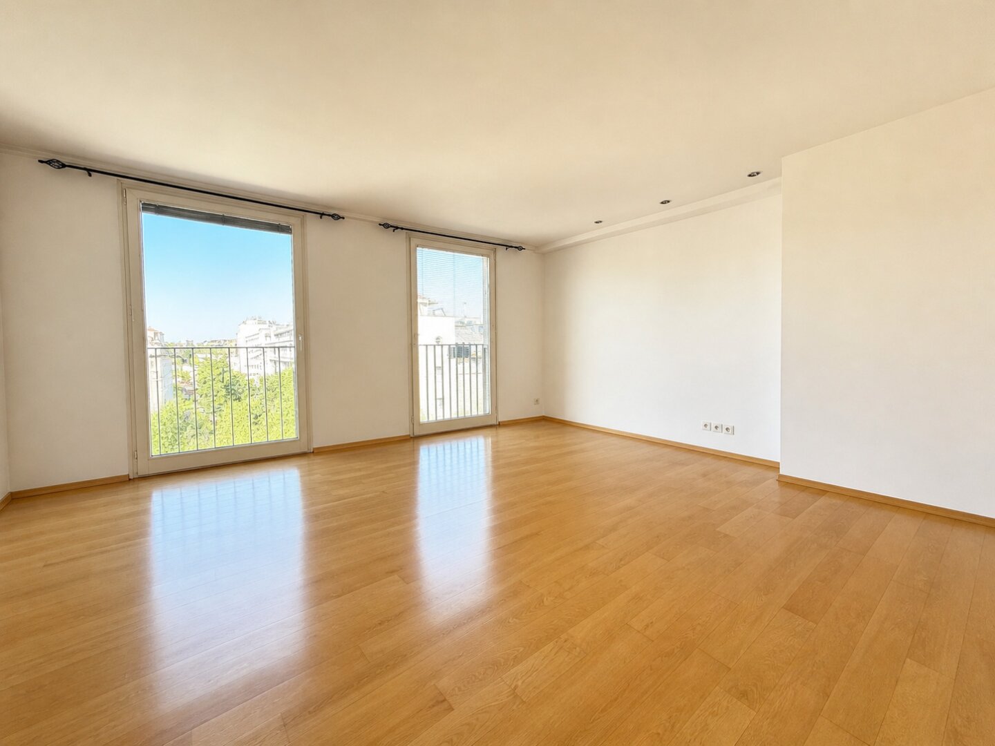TOP + LICHTDURCHFLUTETE 3-ZIMMER-WOHNUNG MIT WOHNKÜCHE & LIFT IN BESTLAGE!