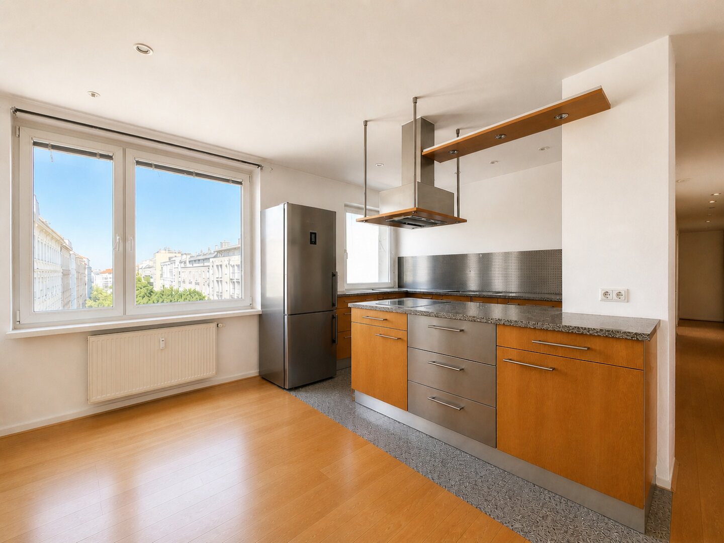 TOP + LICHTDURCHFLUTETE 3-ZIMMER-WOHNUNG MIT WOHNKÜCHE & LIFT IN BESTLAGE!