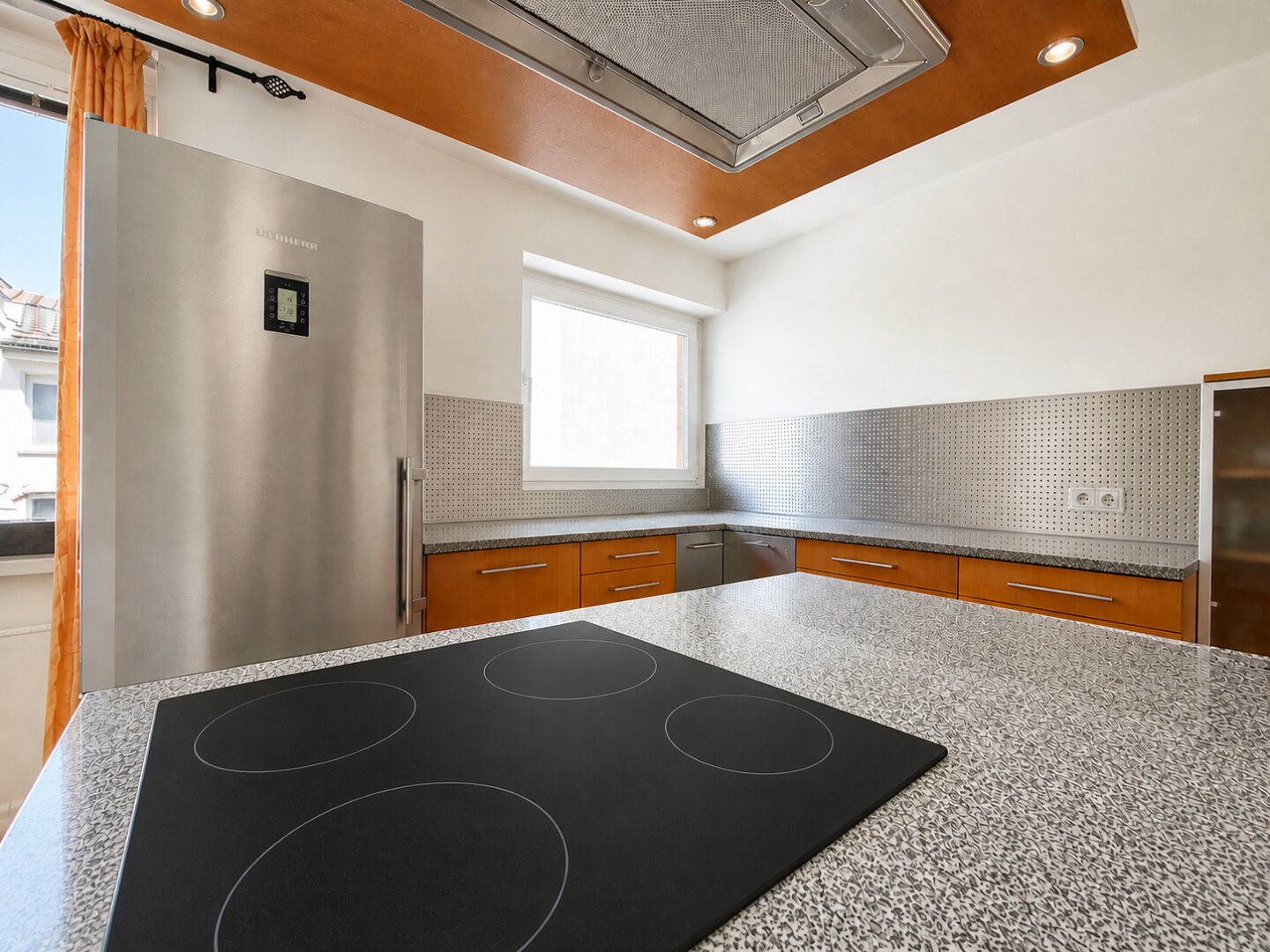 TOP + LICHTDURCHFLUTETE 3-ZIMMER-WOHNUNG MIT WOHNKÜCHE & LIFT IN BESTLAGE!
