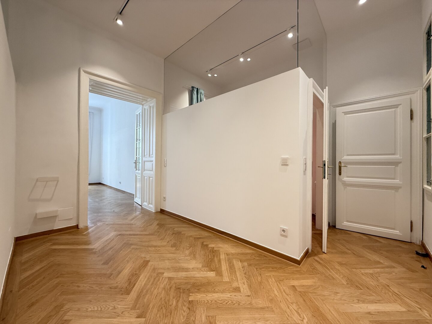 + TOP + ALTBAU-BÜRO / WOHNUNG + FLEXIBLE NUTZUNG BIS ENDE 2026 + SOFORT VERFÜGBAR +