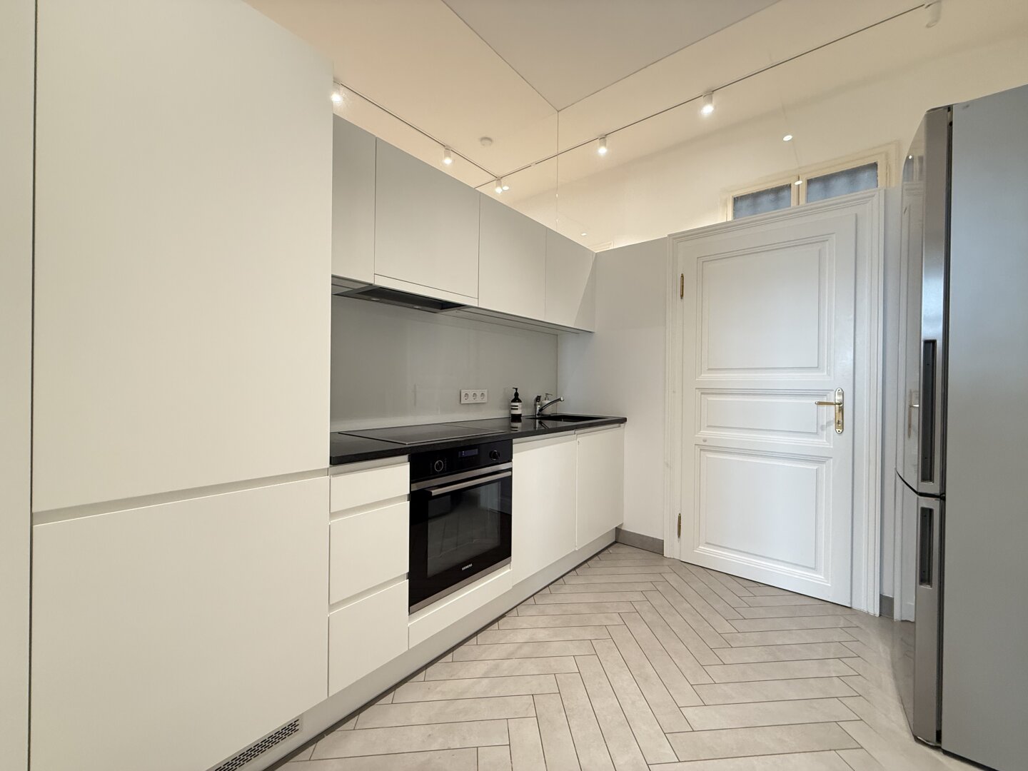 + TOP + ALTBAU-BÜRO / WOHNUNG + FLEXIBLE NUTZUNG BIS ENDE 2026 + SOFORT VERFÜGBAR +