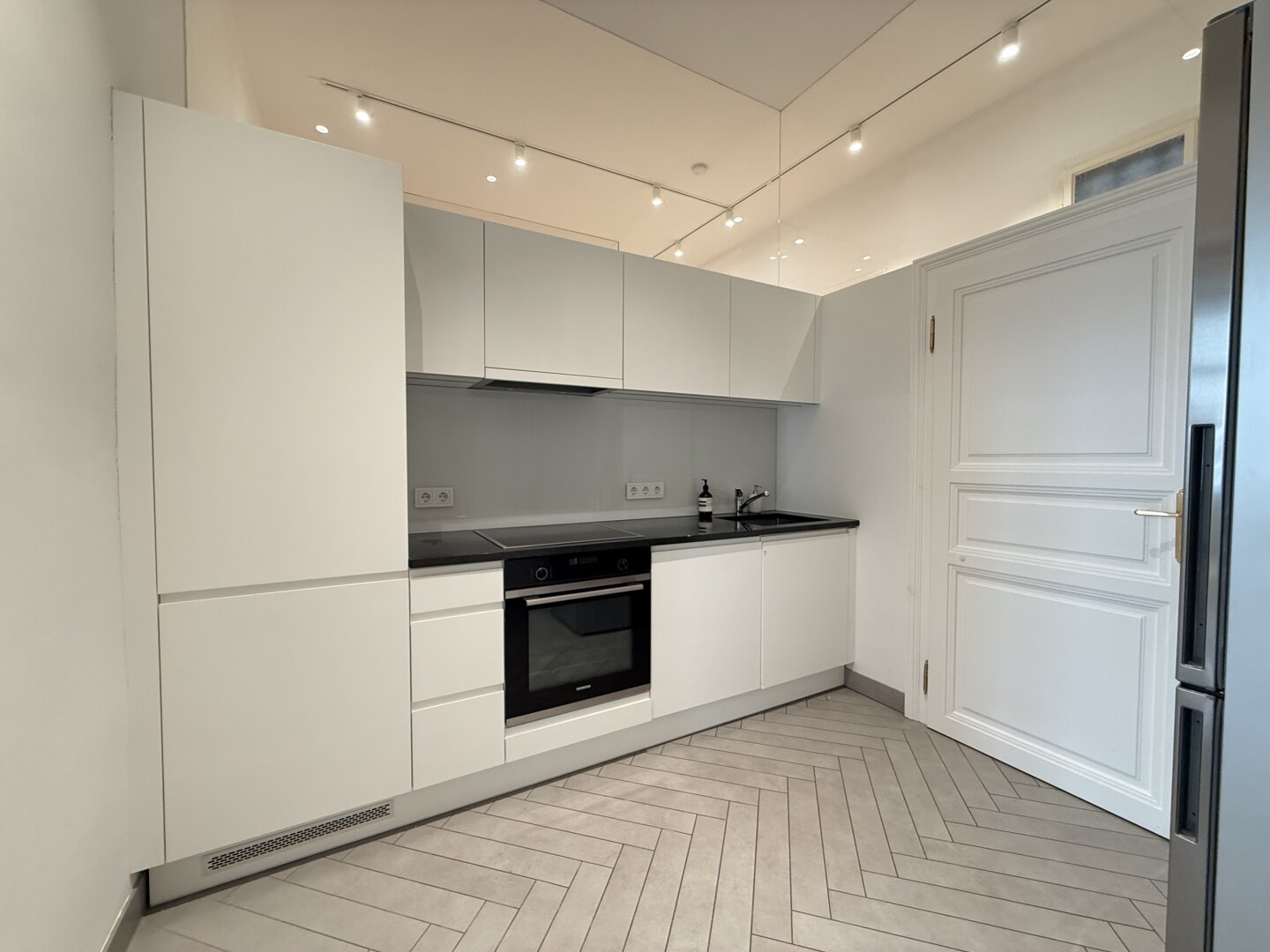 + TOP + ALTBAU-BÜRO / WOHNUNG + FLEXIBLE NUTZUNG BIS ENDE 2026 + SOFORT VERFÜGBAR +