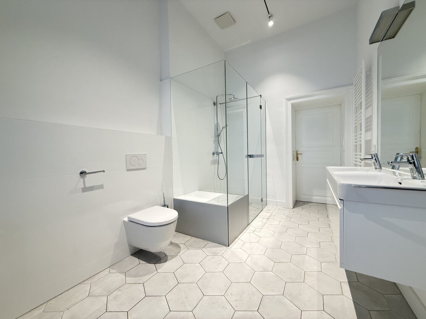 + TOP + ALTBAU-BÜRO / WOHNUNG + FLEXIBLE NUTZUNG BIS ENDE 2026 + SOFORT VERFÜGBAR +