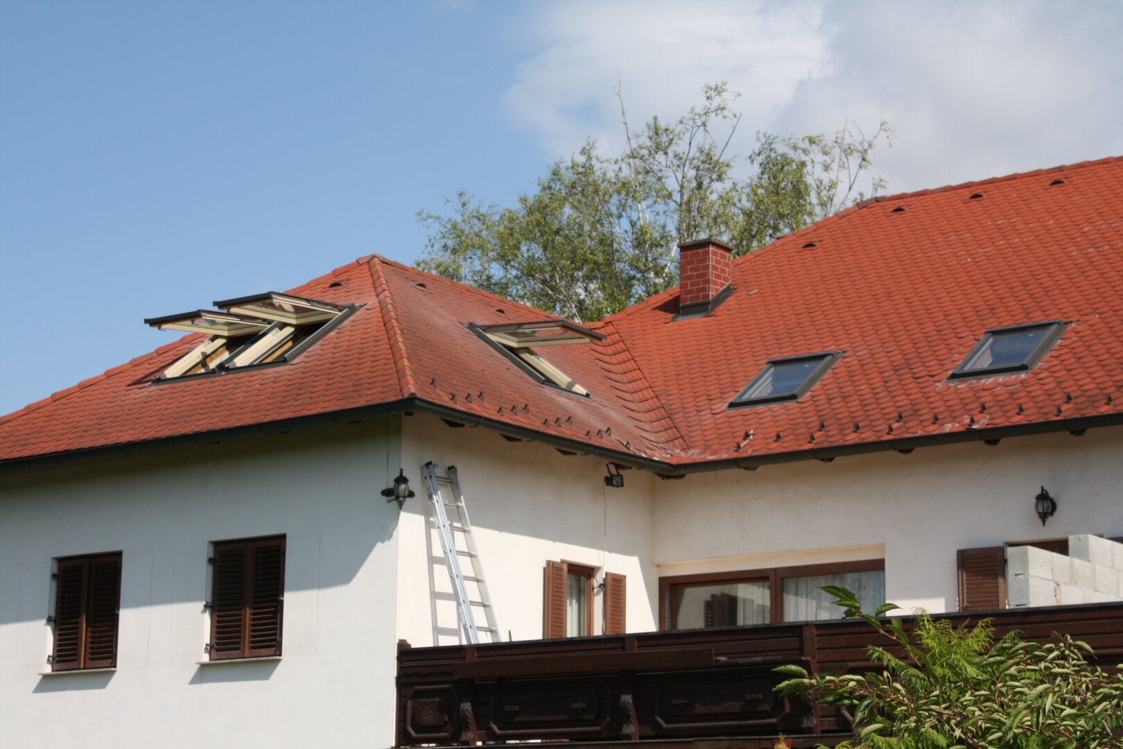 Einzigartige 268 m2 Doppelhaushälfte  auf 750 m2 Grundstück mit 3 Ebenen und über 700 m2 Wohn- und Nutzfläche. (14 Zimmer!!).