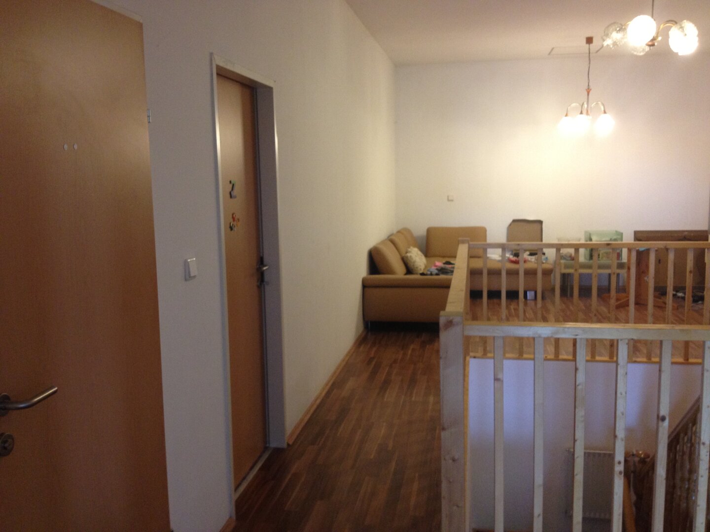 Einzigartige 268 m2 Doppelhaushälfte  auf 750 m2 Grundstück mit 3 Ebenen und über 700 m2 Wohn- und Nutzfläche. (14 Zimmer!!).