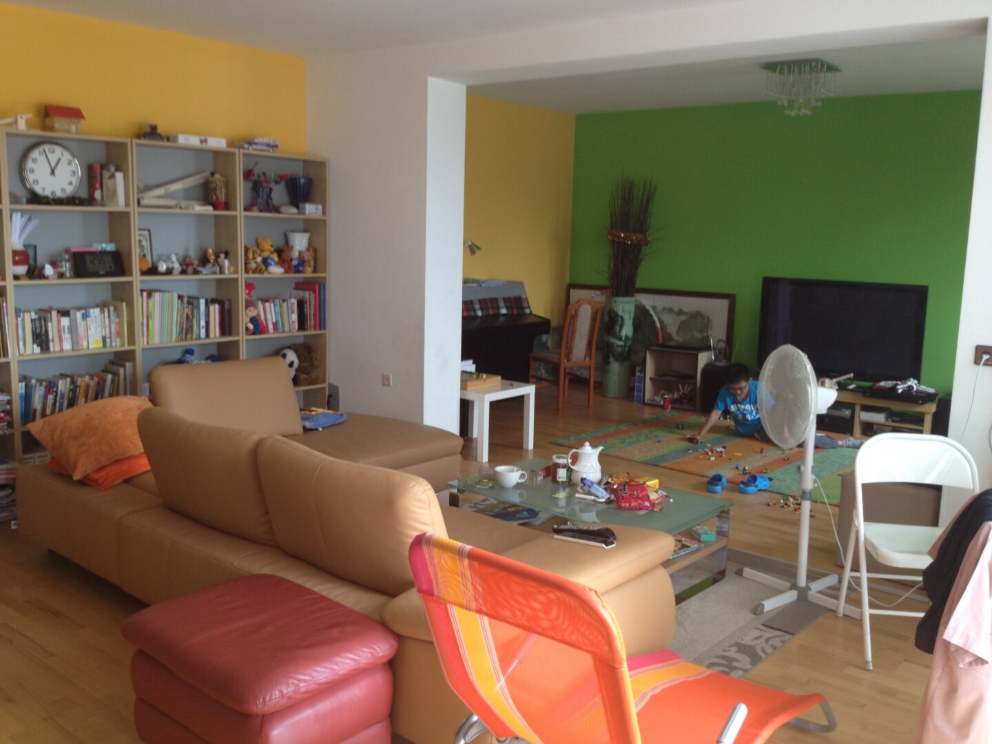 Einzigartige 268 m2 Doppelhaushälfte  auf 750 m2 Grundstück mit 3 Ebenen und über 700 m2 Wohn- und Nutzfläche. (14 Zimmer!!).