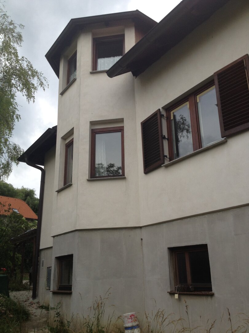 Einzigartige 268 m2 Doppelhaushälfte  auf 750 m2 Grundstück mit 3 Ebenen und über 700 m2 Wohn- und Nutzfläche. (14 Zimmer!!).